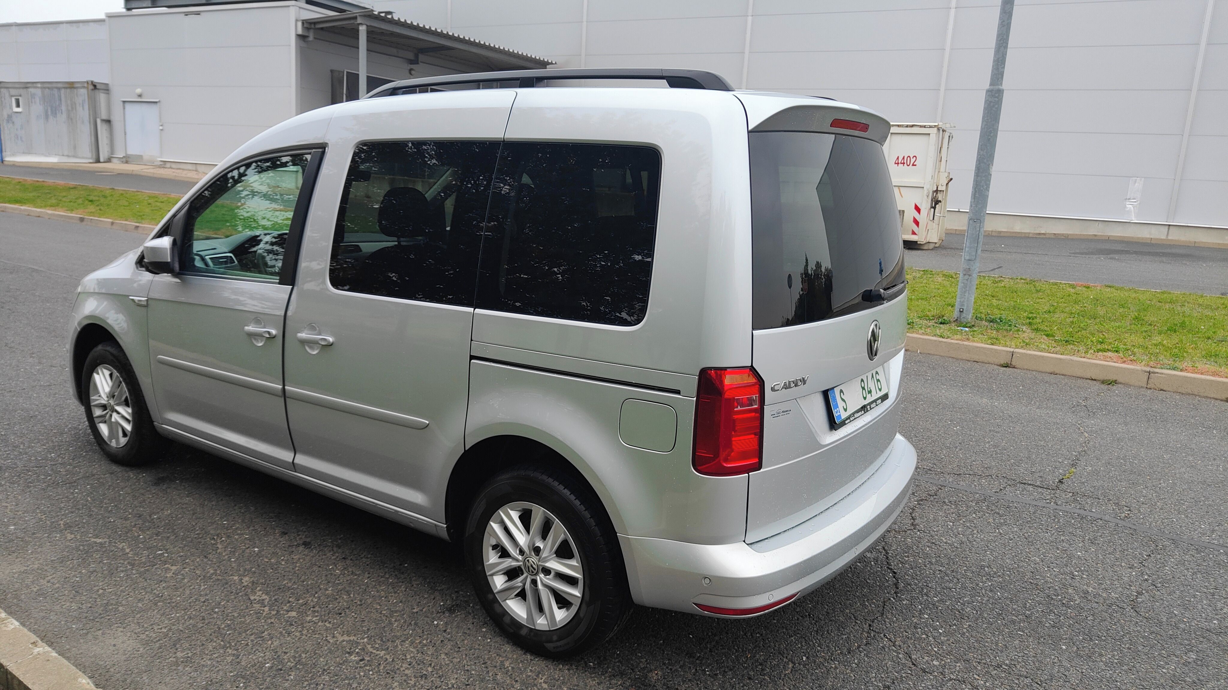 Volkswagen Caddy, 2.0TDi DSG, 5 míst, servis, su - fotka 4