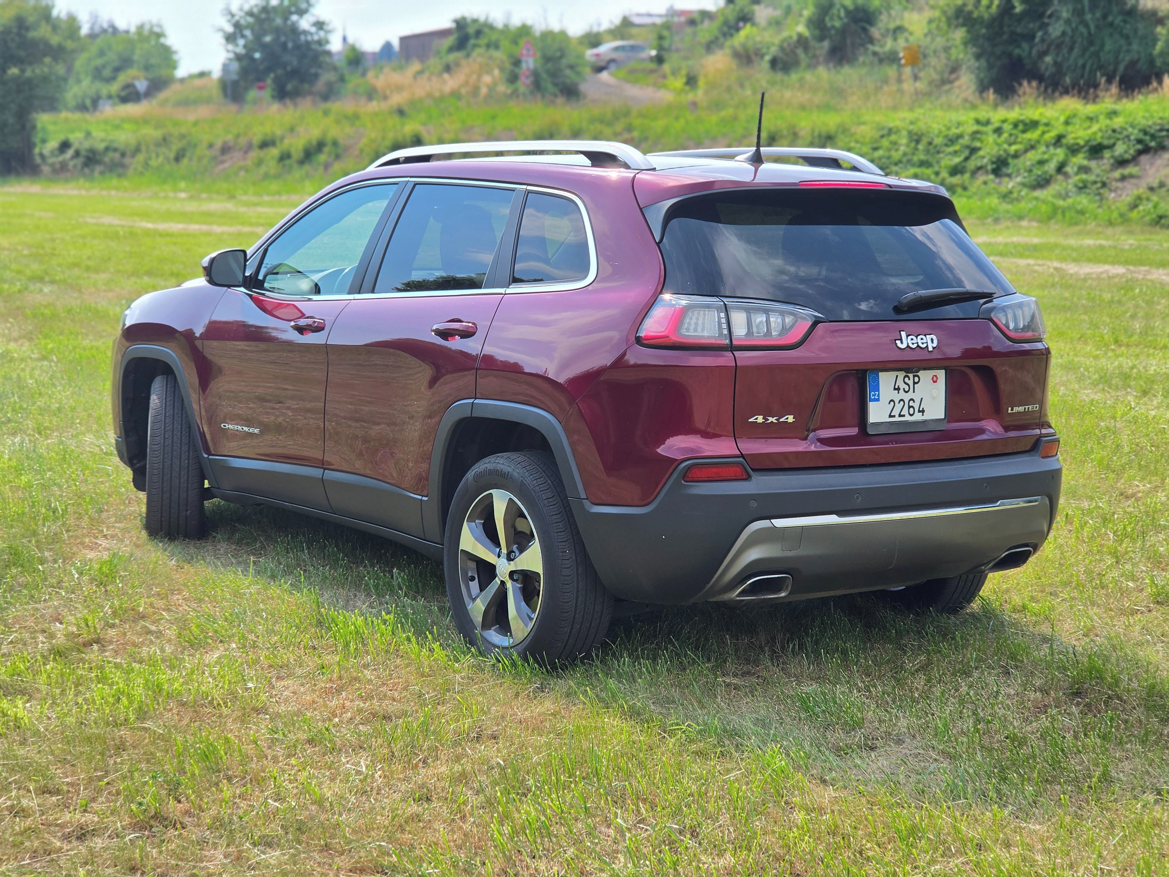Jeep Cherokee - fotka 6