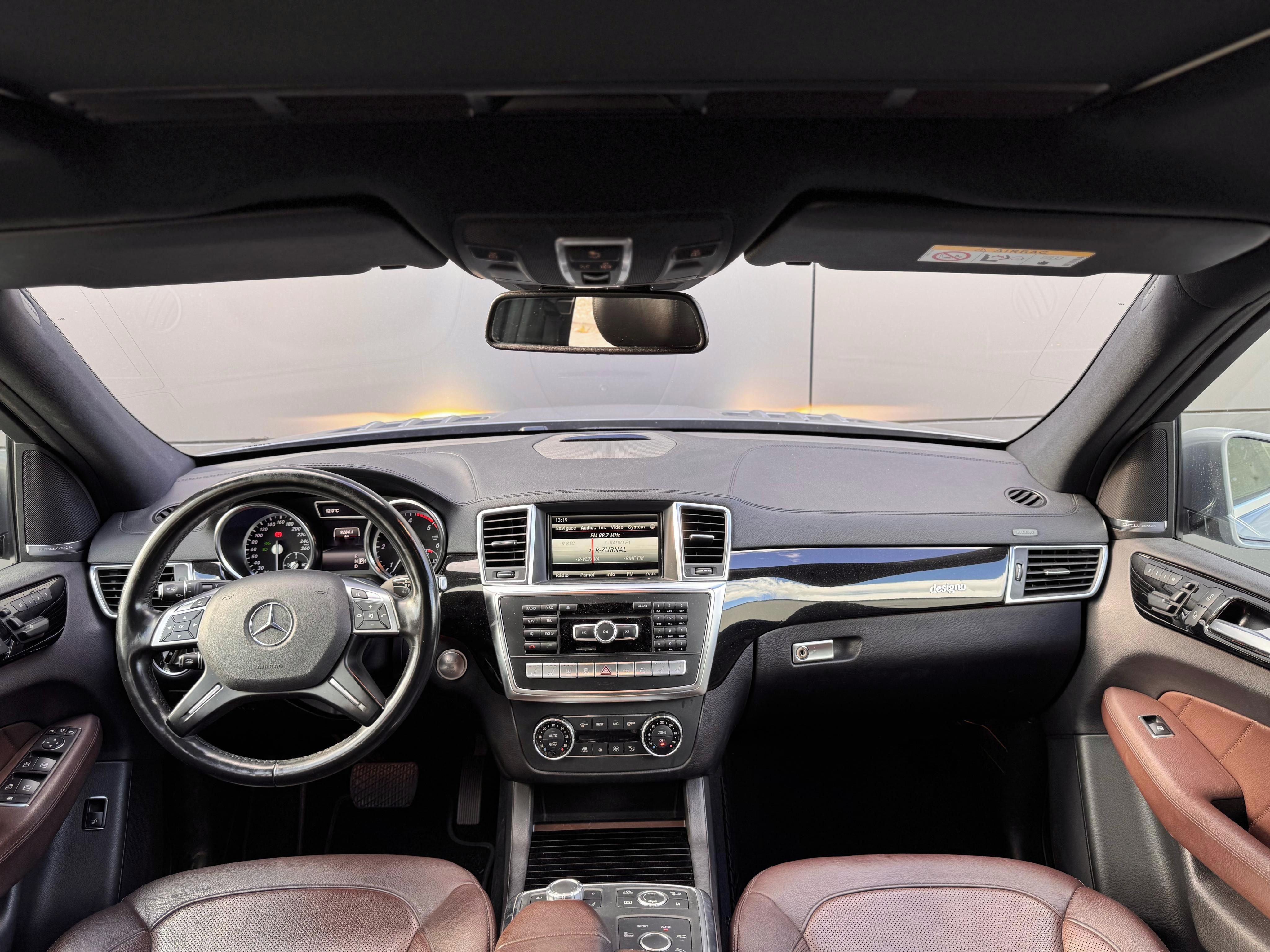 Mercedes-Benz GL, 350 CDi AMG DESIGNO ČR 1 Maj - fotka 6