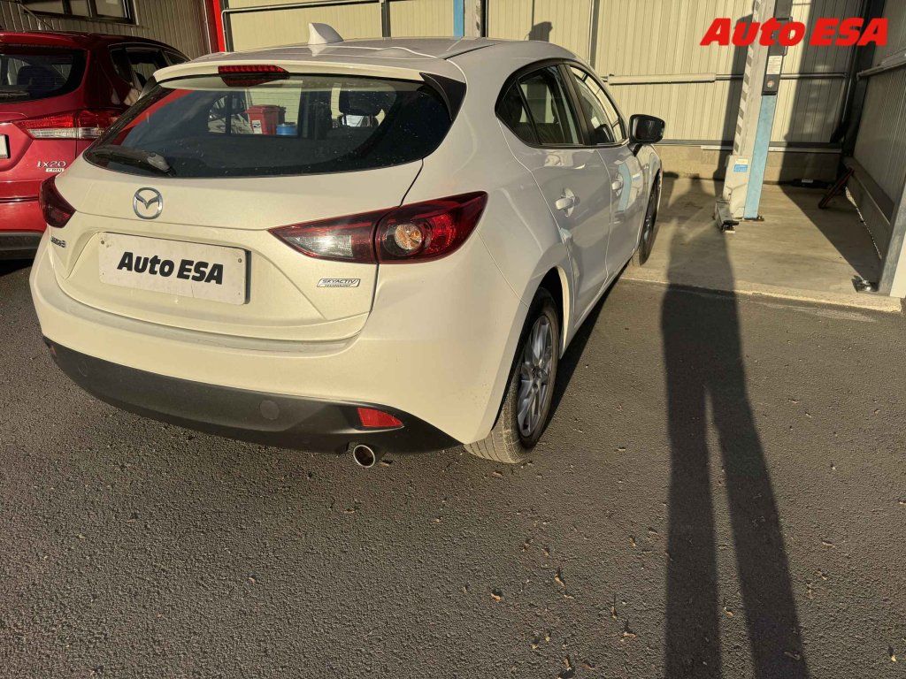Mazda 3, 1.5i,ČR - fotka 2