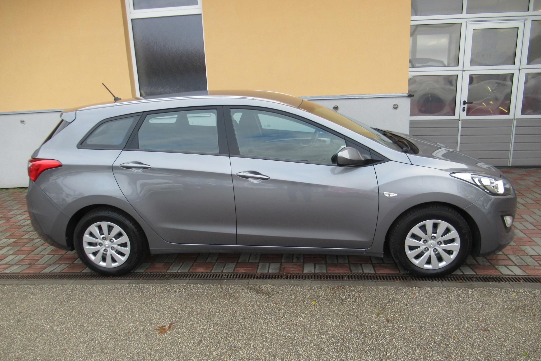 Hyundai i30, 1.6 CRDi 16V  KLIMA   AUTOMAT - fotka 3
