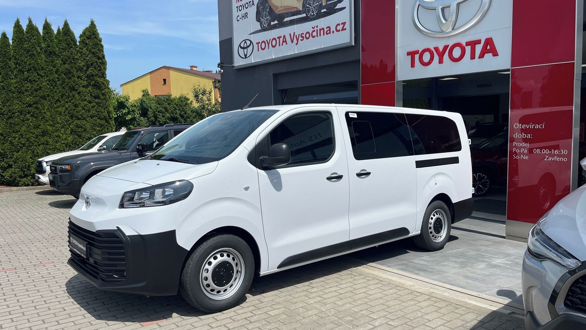 Toyota Proace Verso, L2 2,2D 150 PS Combi 9 Míst - fotka 2