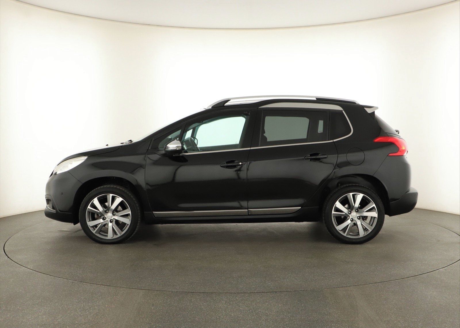 Peugeot 2008, 1.6 BlueHDi, Navi - fotka 3