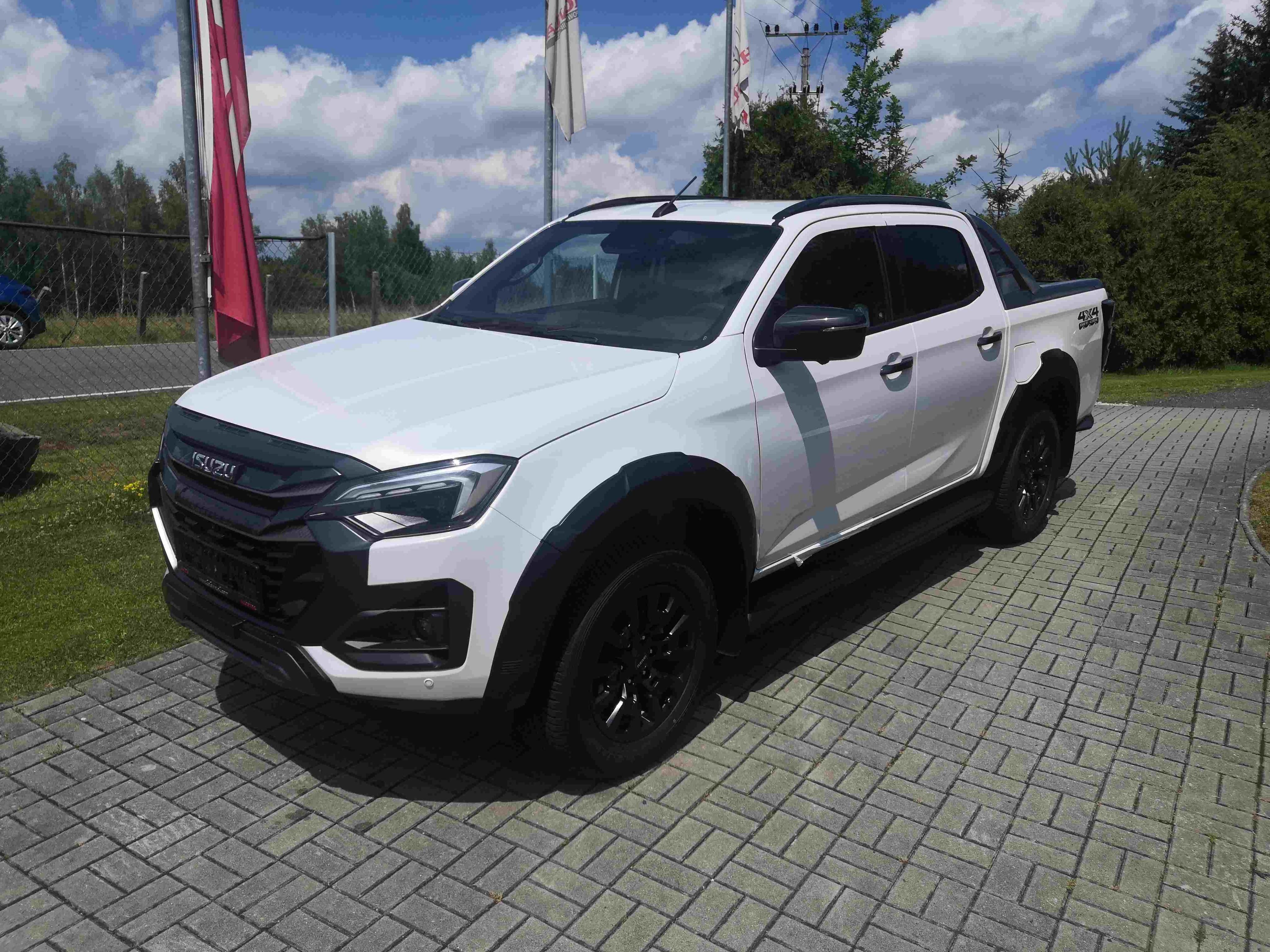 Isuzu D-Max, 2.2 Double Cab V-Cross 8AT TOP