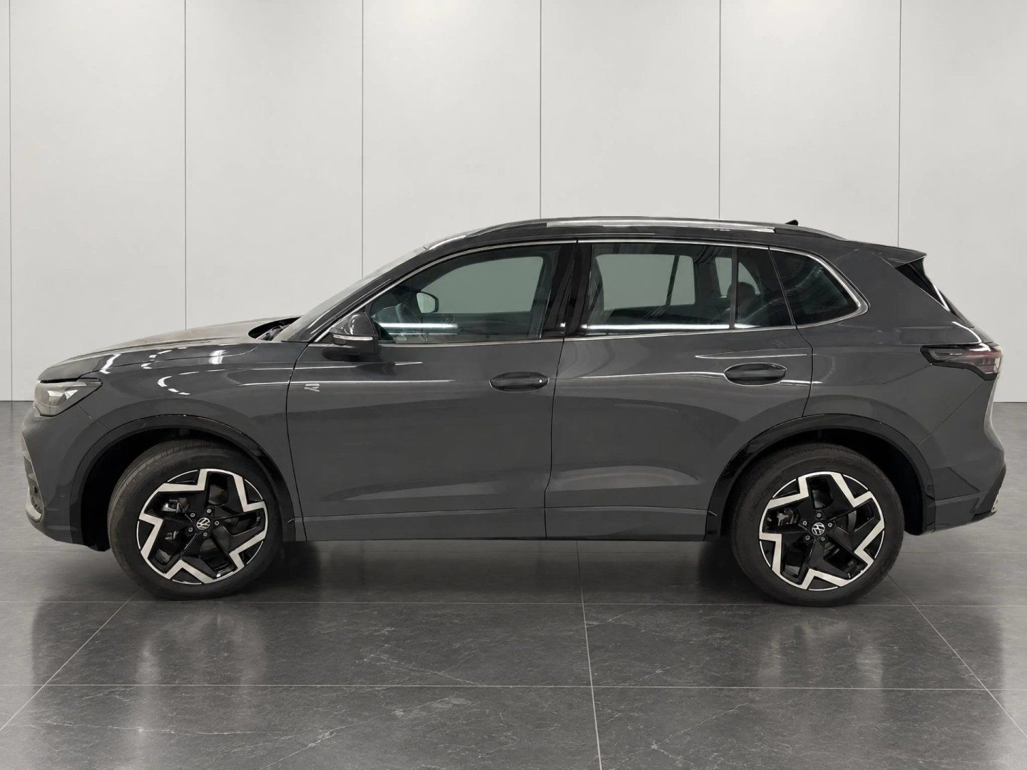 Volkswagen Tiguan, R-Line 1.5 eTSI DSG Tažné - fotka 3