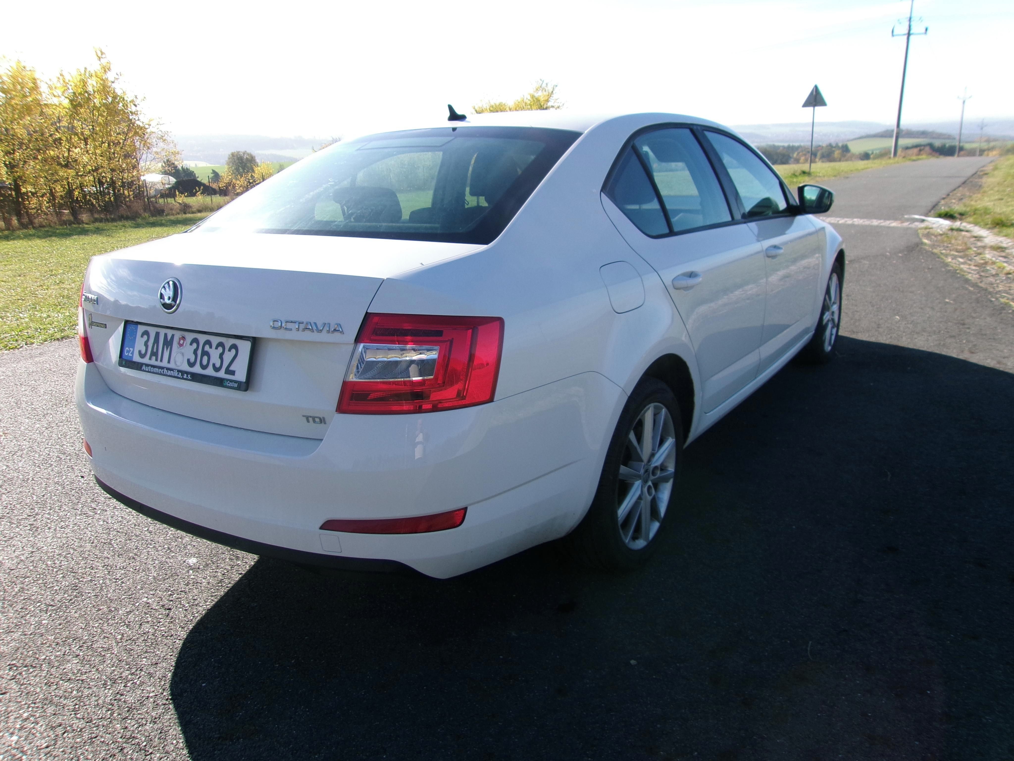 Škoda Octavia, 1,6 TDI koup v ČR 2 majitel - fotka 5