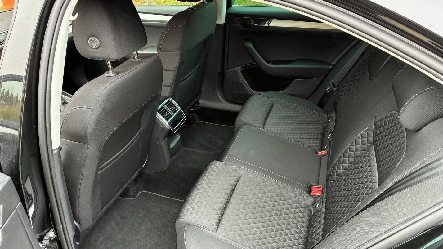Škoda Superb, Liftback 2.0 TDI, r.v. 2022 - fotka 4