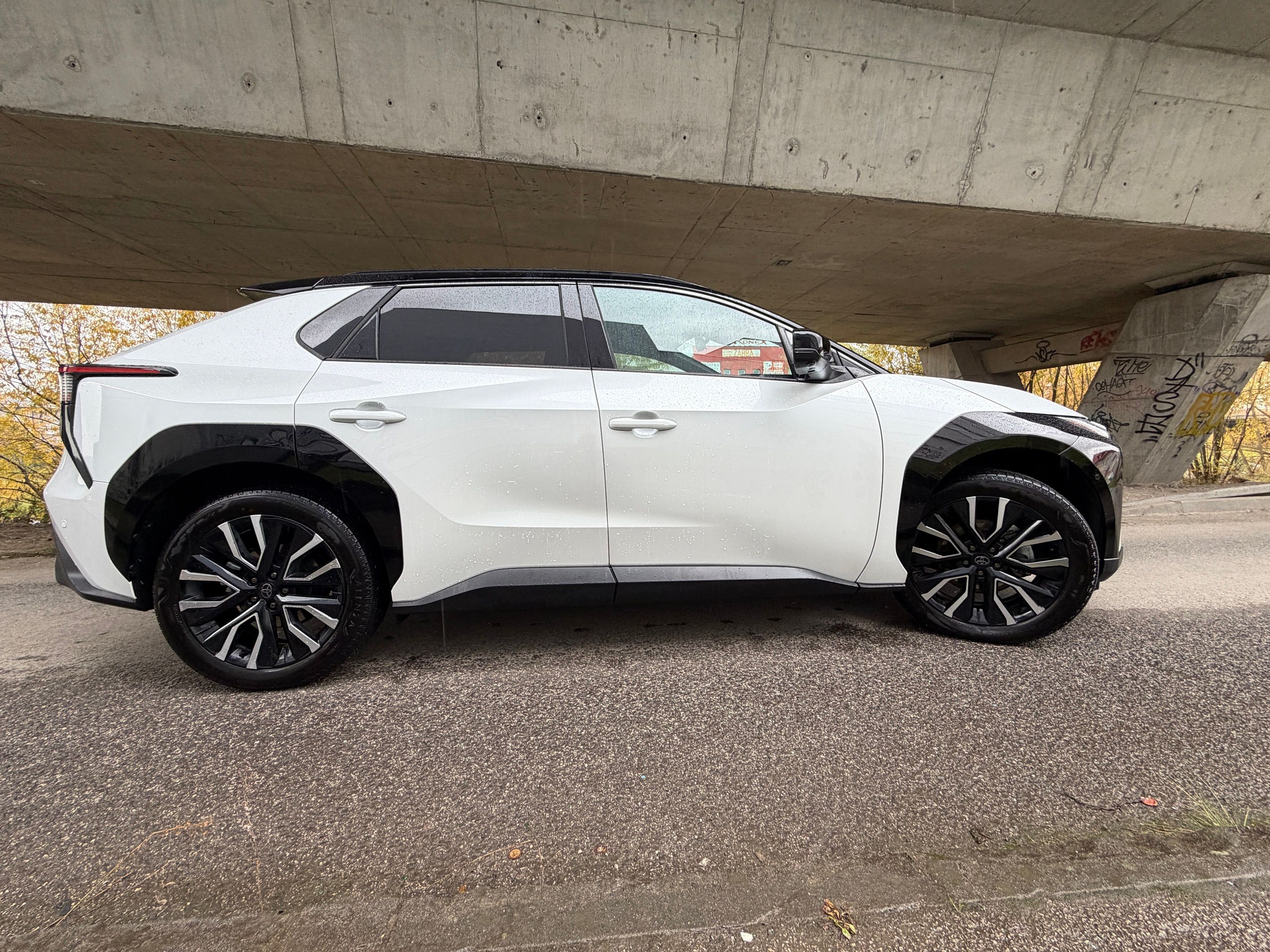 Toyota bZ4X, Executive VIP PACKET - fotka 2