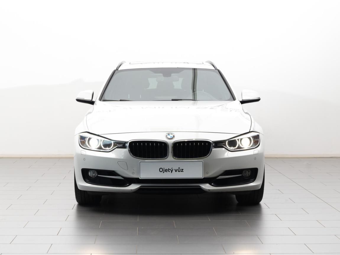 BMW Řada 3, 330d xDrive Touring - fotka 2