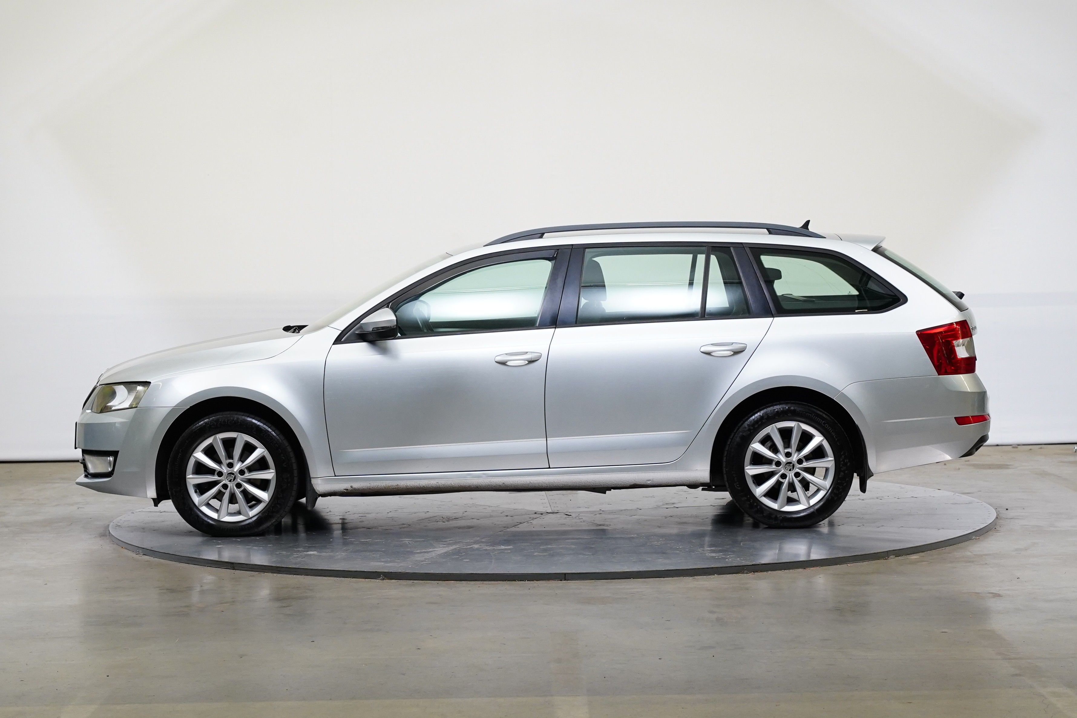 Škoda Octavia, 1.6 TDI 81kW DSG Ambition Plus - fotka 3