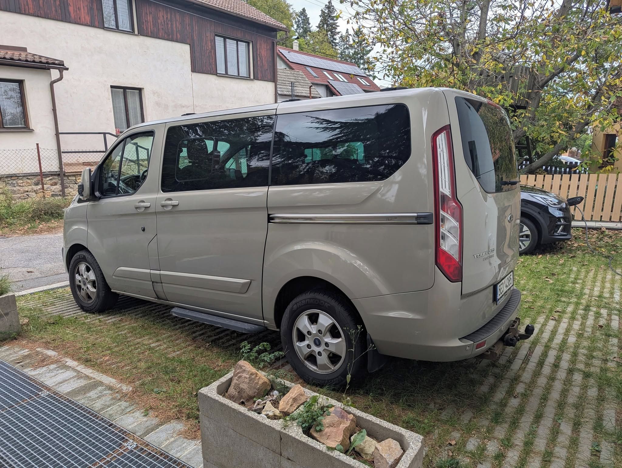 Ford Tourneo Custom, L1H1 2.2 92kW - fotka 3