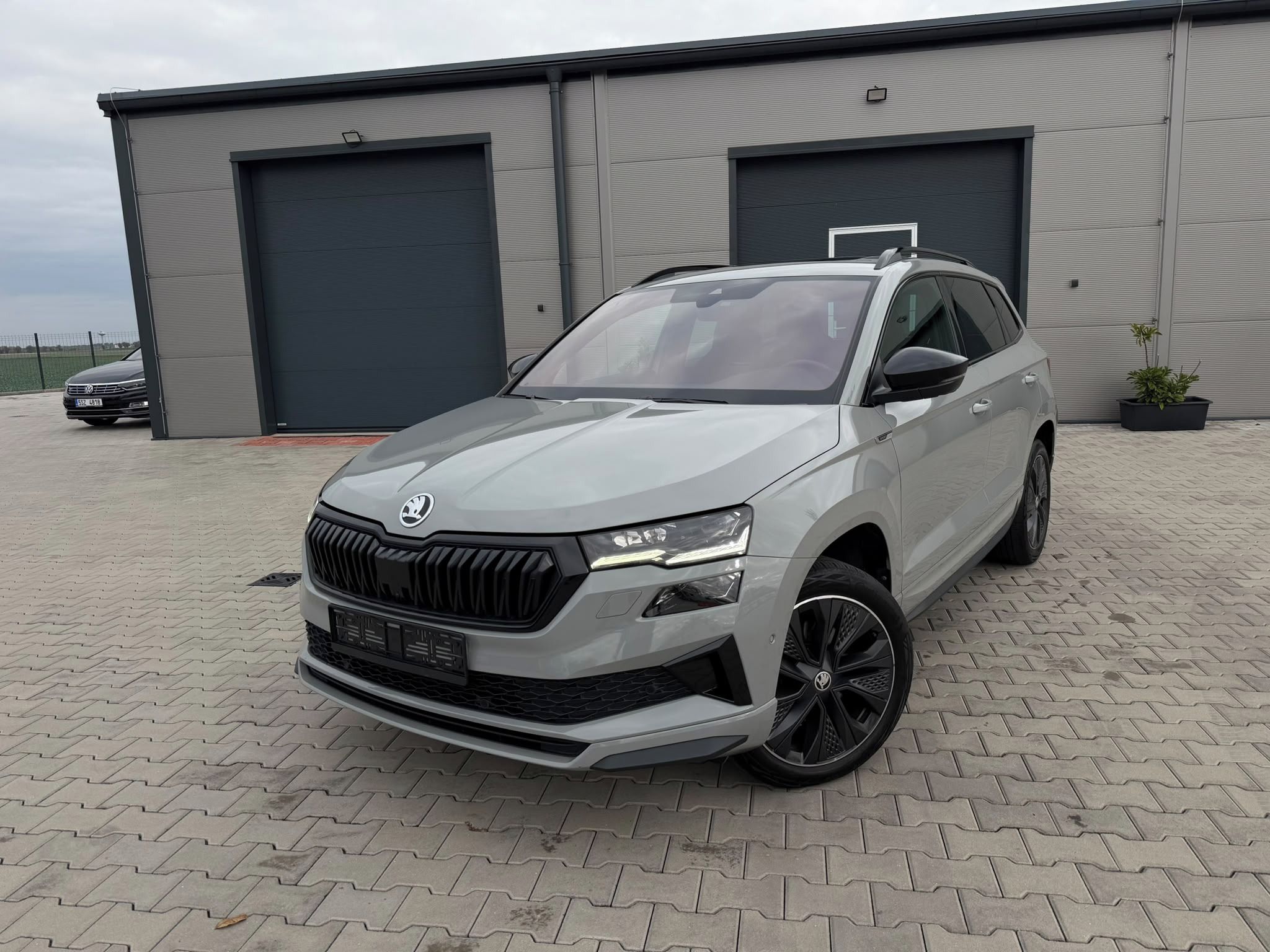 Škoda Karoq, sportline,1.5tsi,webasto,tažné - fotka 2