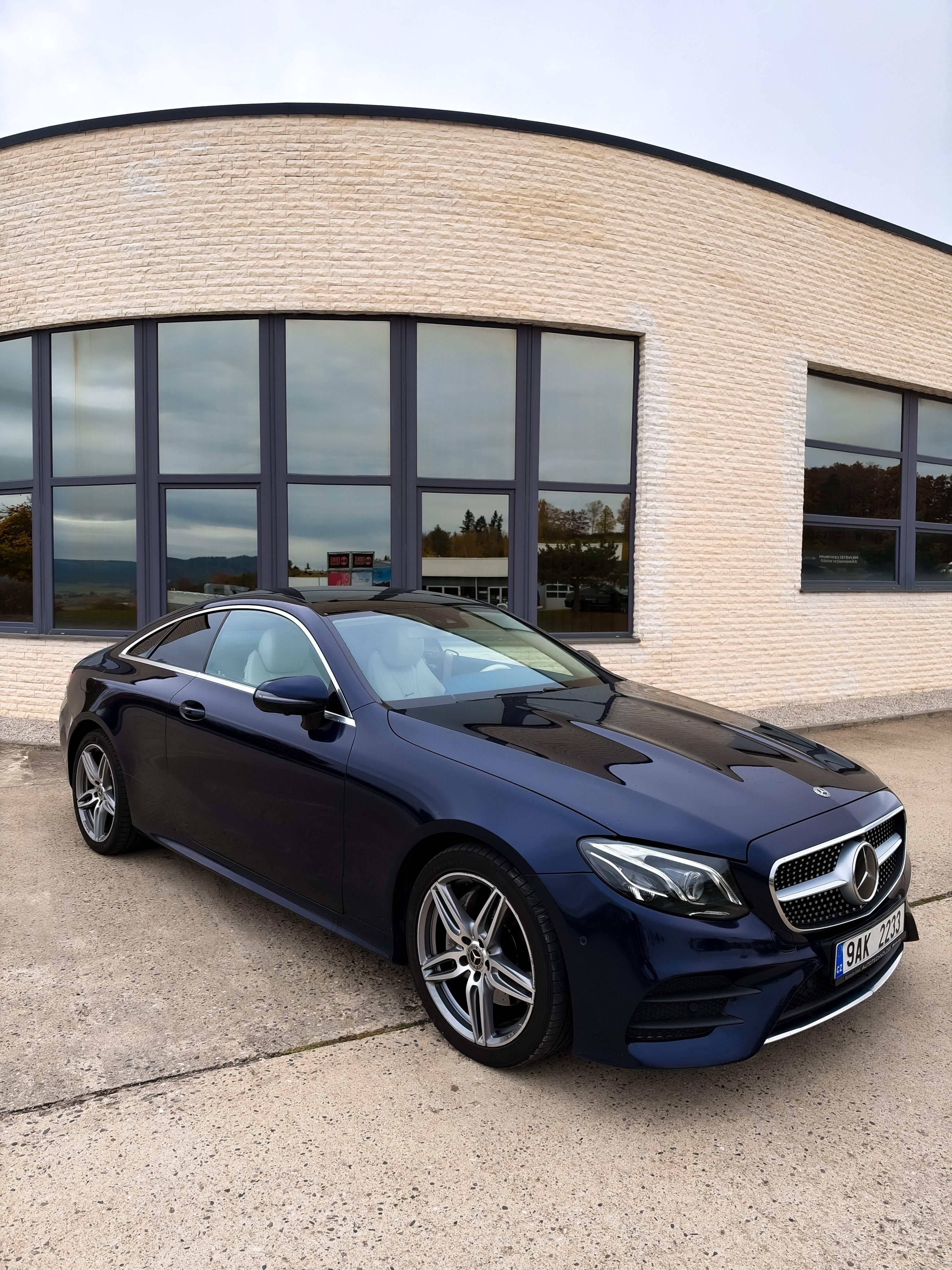 Mercedes-Benz Třídy E, E coupe 220 4Matic, AMG packet