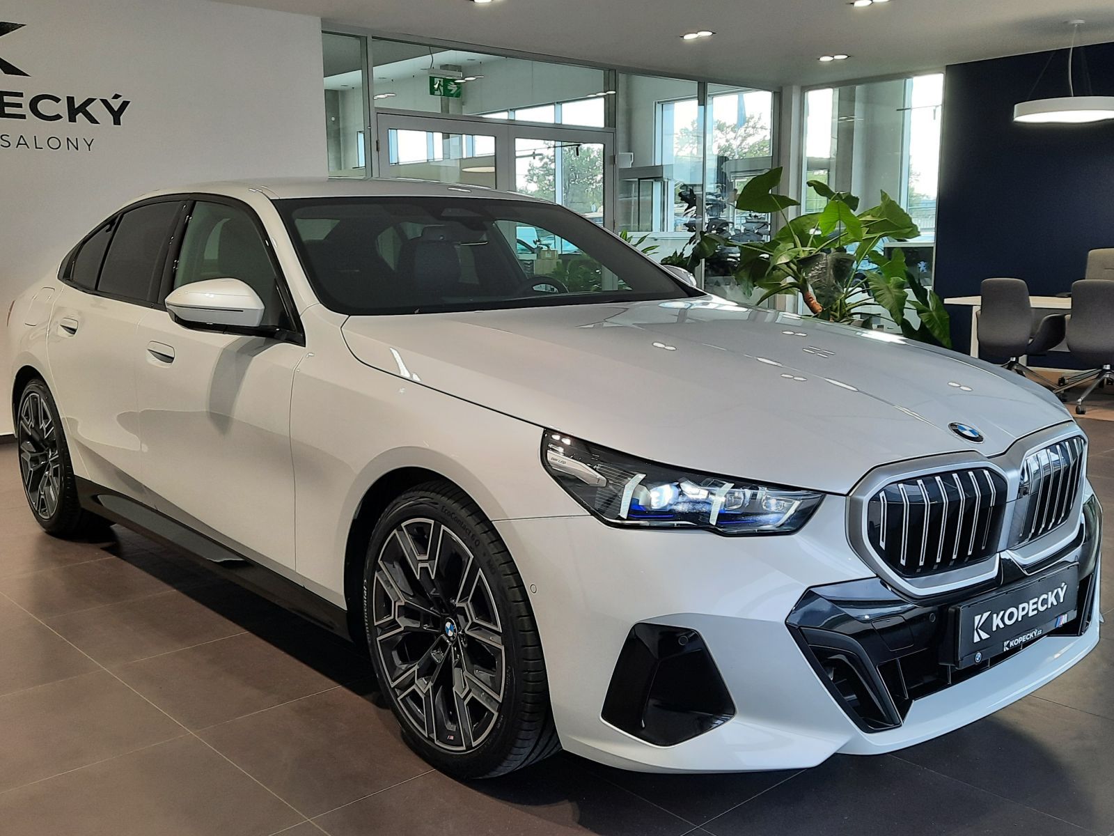 BMW Řada 5, 520d xDrive Sedan M Sport - fotka 3