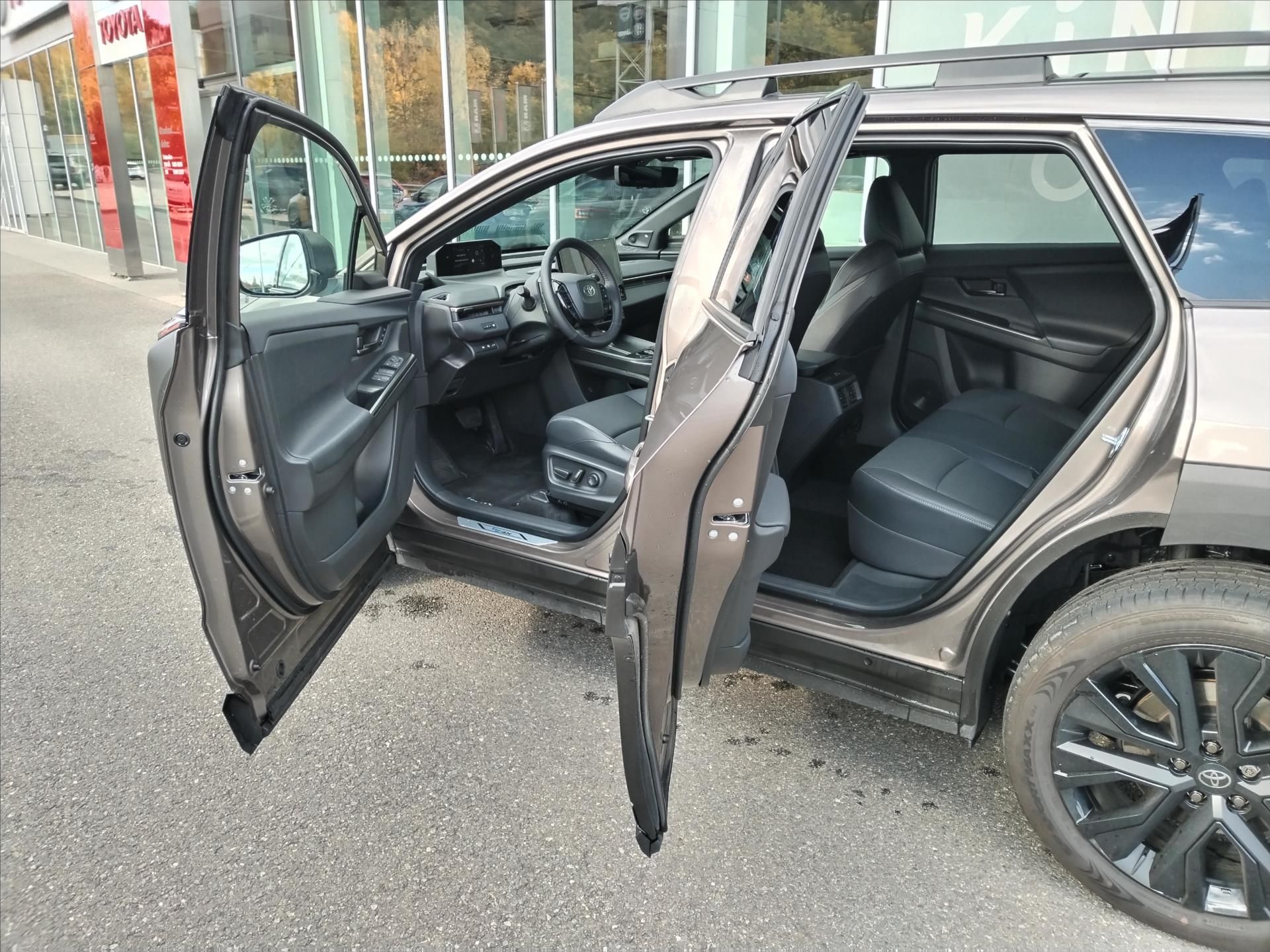 Toyota bZ4X, BEV 74,7 kWh  AWD TOURING EXEC - fotka 6