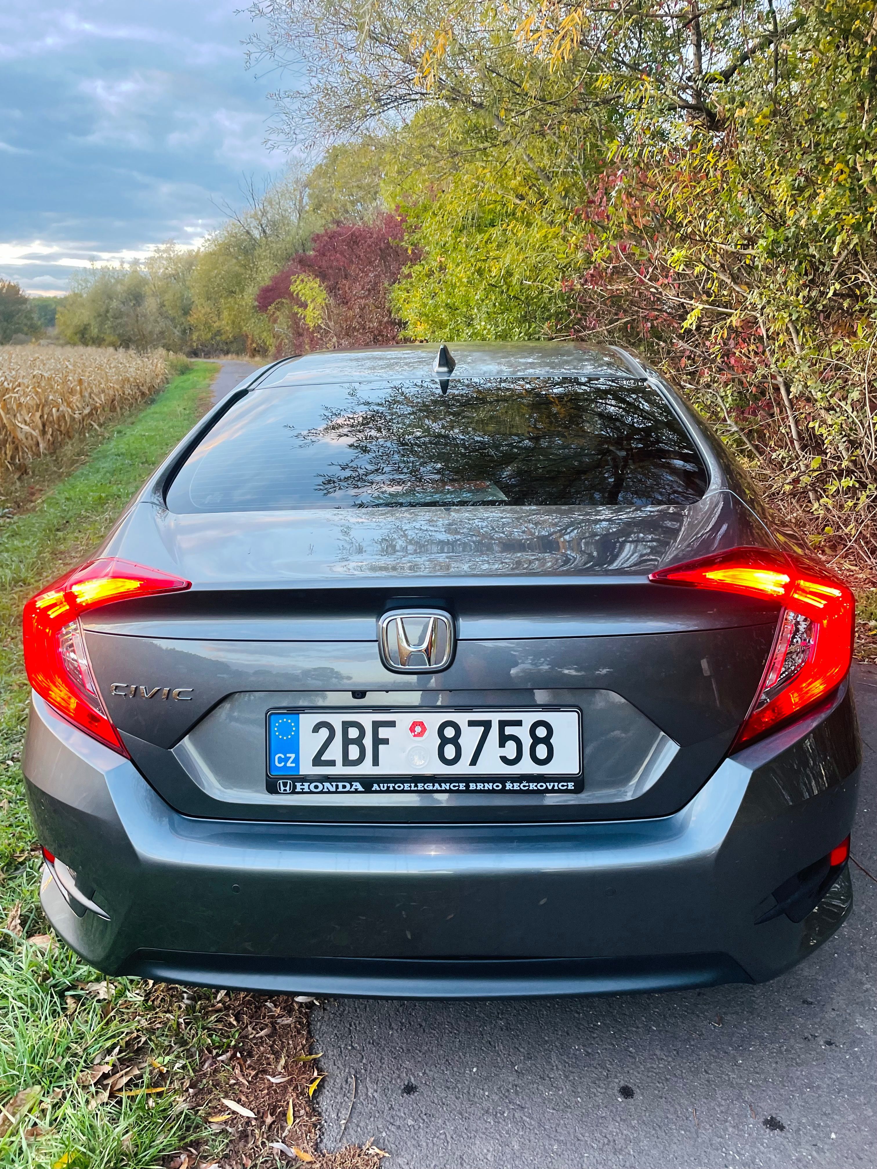 Honda Civic, 1.5 VTEC odpočet DPH - fotka 3