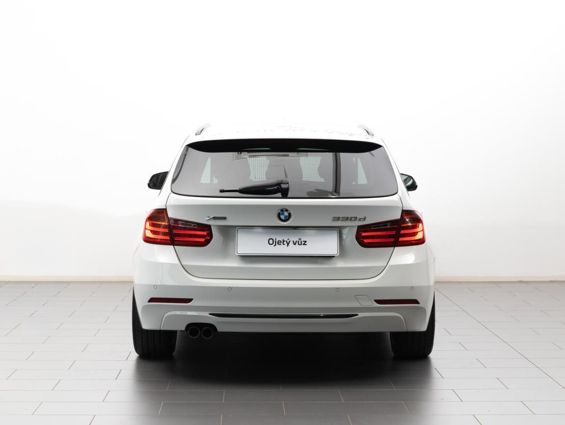 BMW Řada 3, 330d xDrive Touring - fotka 4