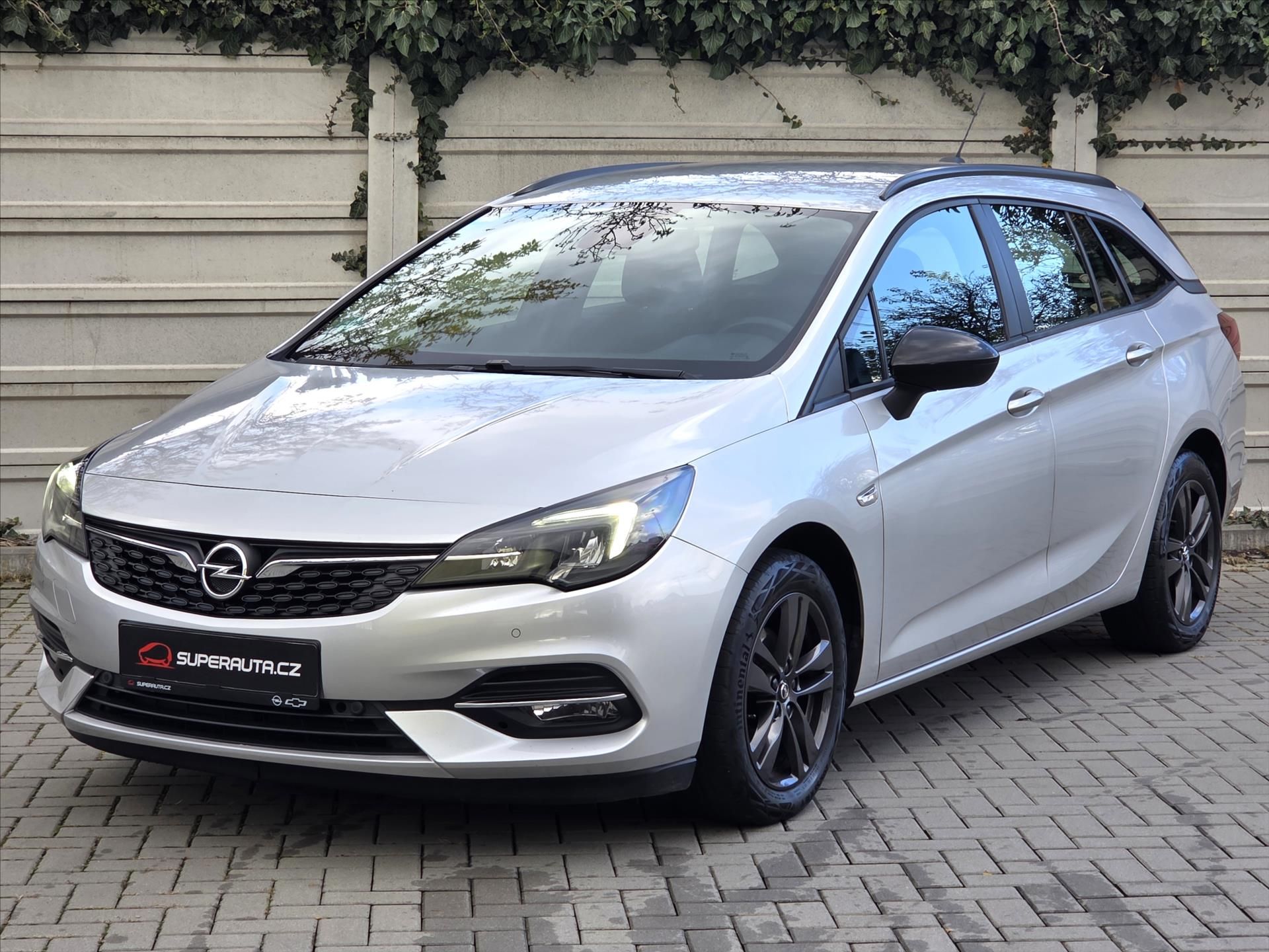 Opel Astra, 1,4 Turbo 107kW Edition 1.maj - fotka 3