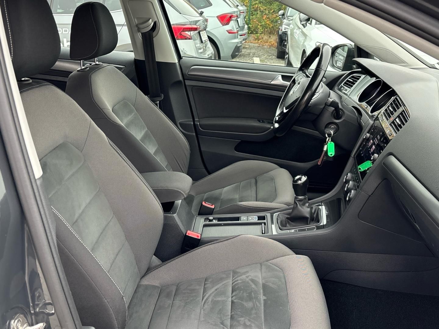 Volkswagen Golf, 1.5 TSI / 96 kW Maraton Editio - fotka 6