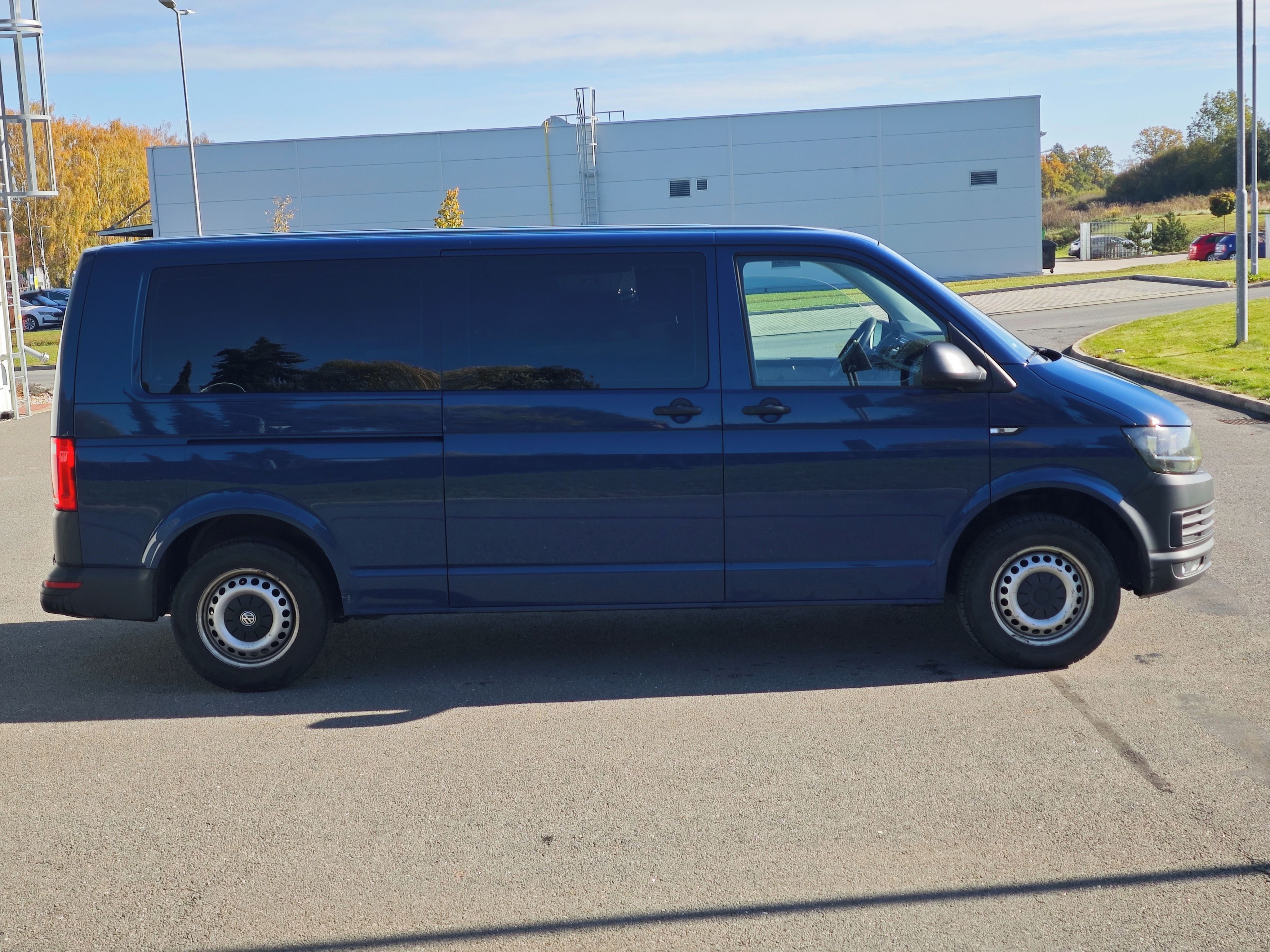 Volkswagen Transporter, Long 8míst tažné - fotka 6