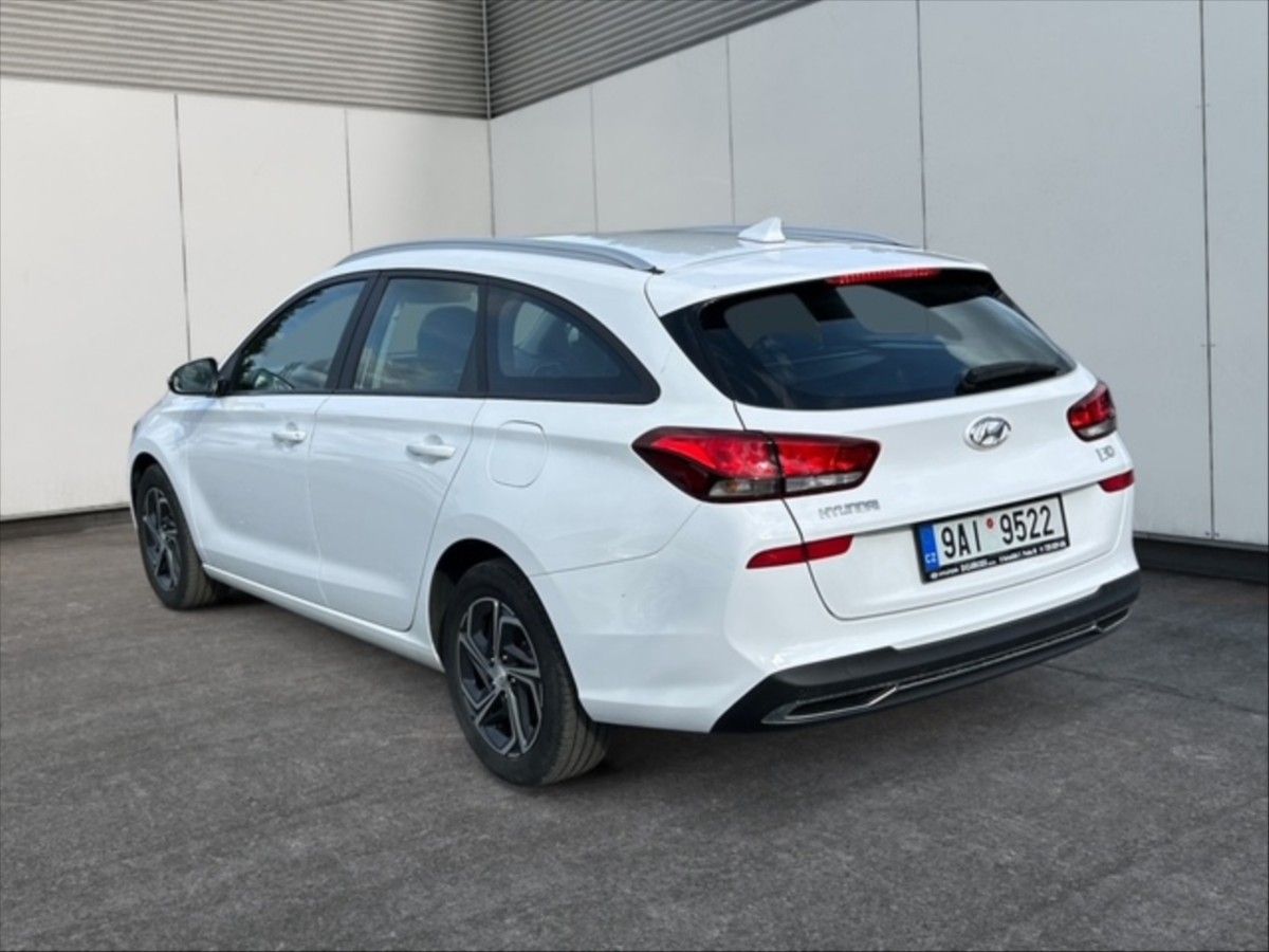 Hyundai i30, 1,5 i Family Comfort - fotka 4
