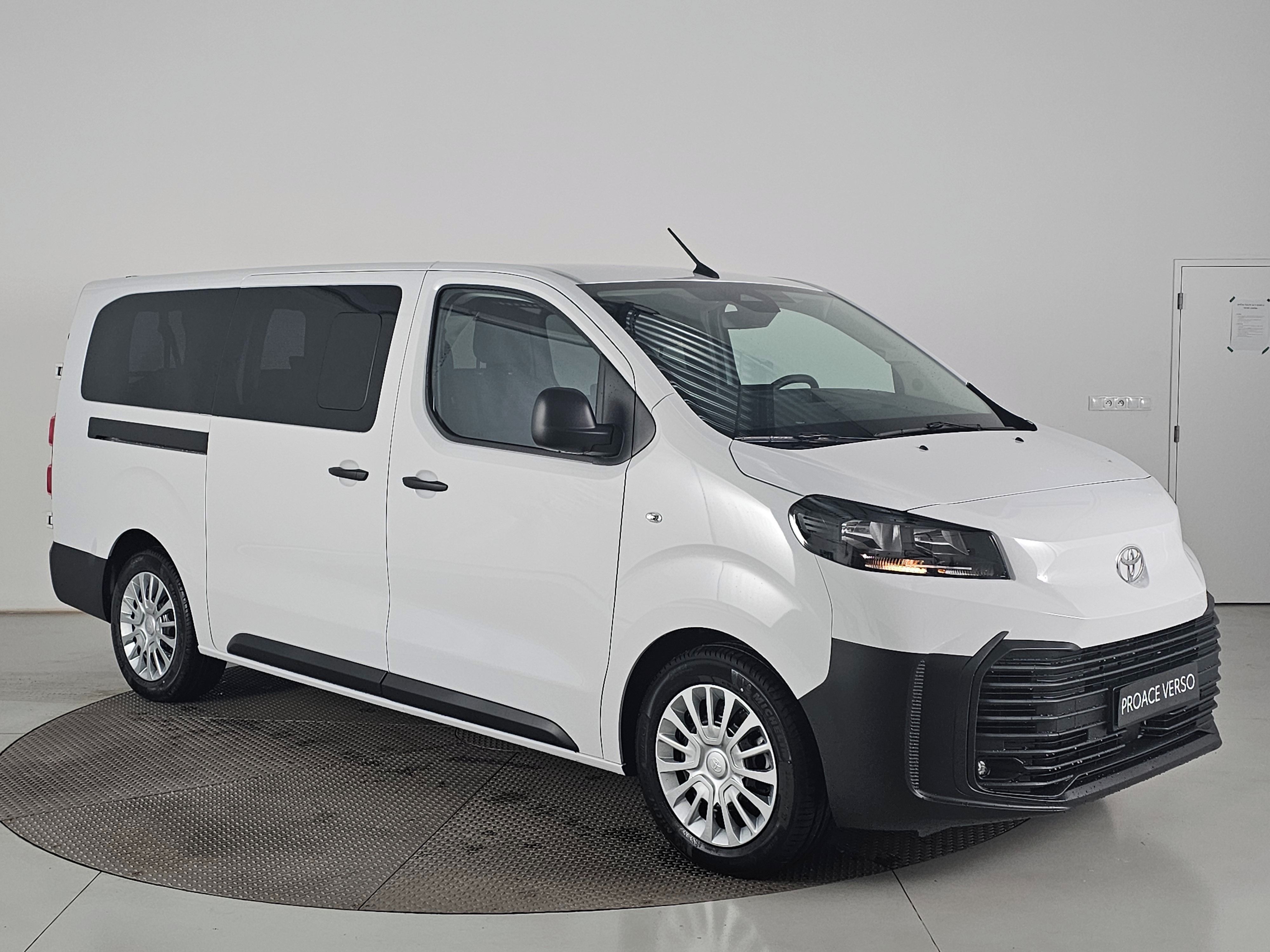 Toyota Proace Verso, L2, 2.2D, 110kW, 6MT, Combi 8S - fotka 2
