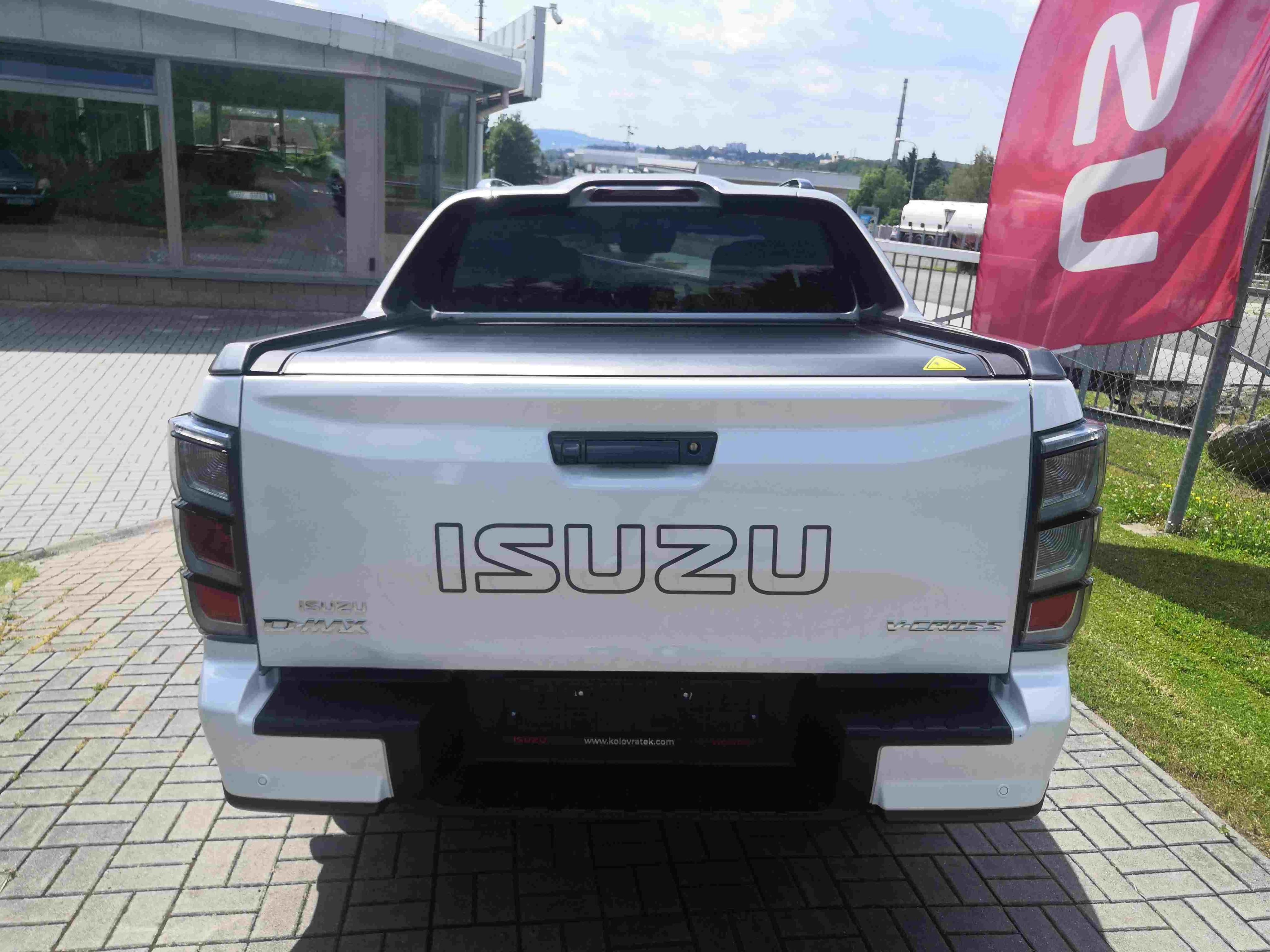Isuzu D-Max, 2.2 Double Cab V-Cross 8AT TOP - fotka 5