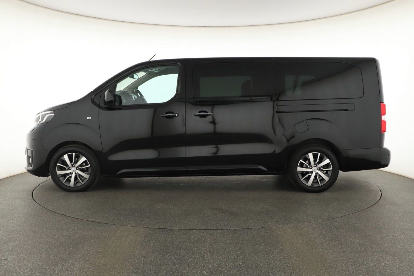 Toyota Proace Verso, 2.0 D-4D, VIP, 7 míst, L2 - fotka 3