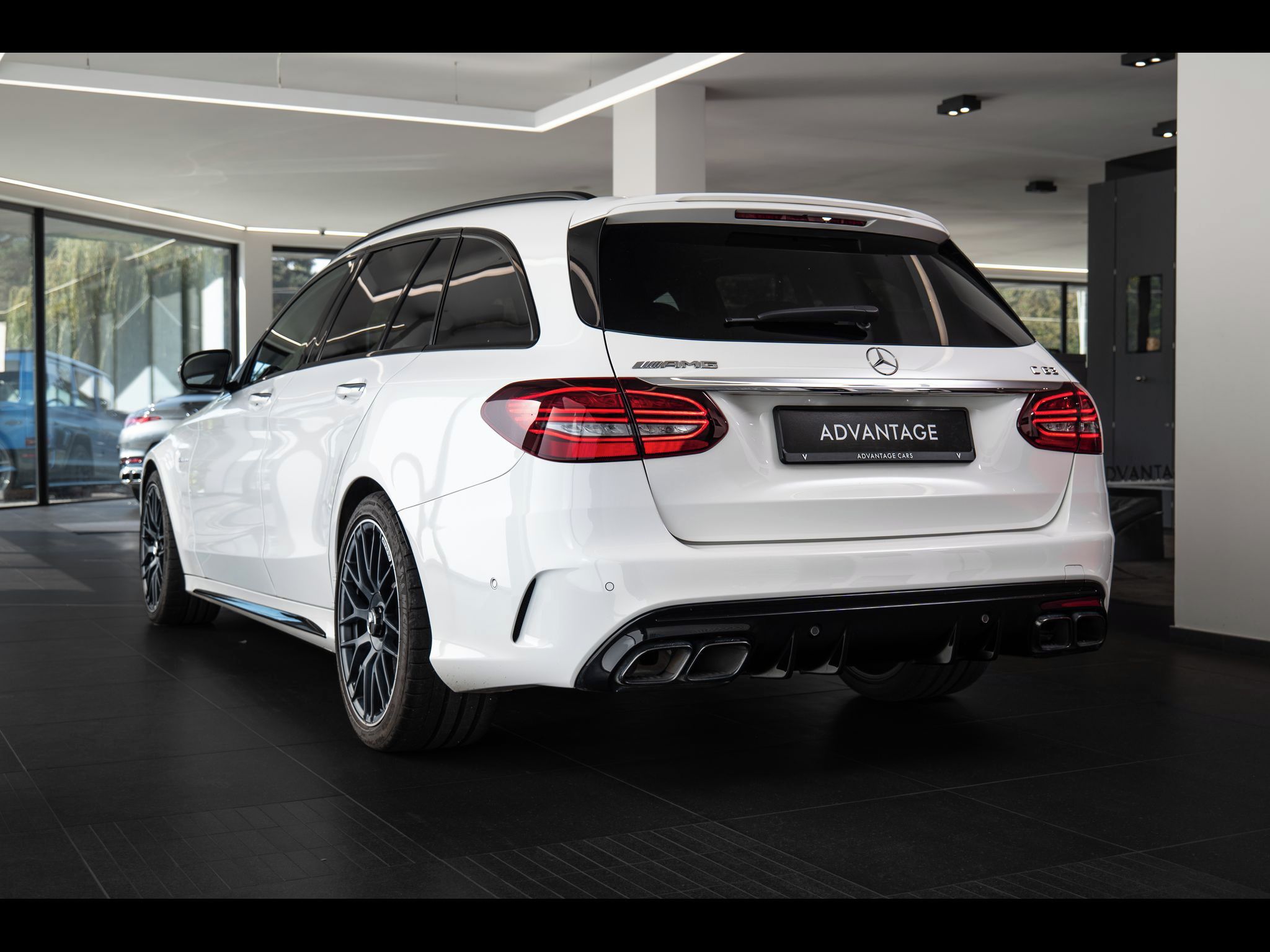 Mercedes-Benz Třídy C, 63 AMG T/Burmester/Pano/Carbon - fotka 4