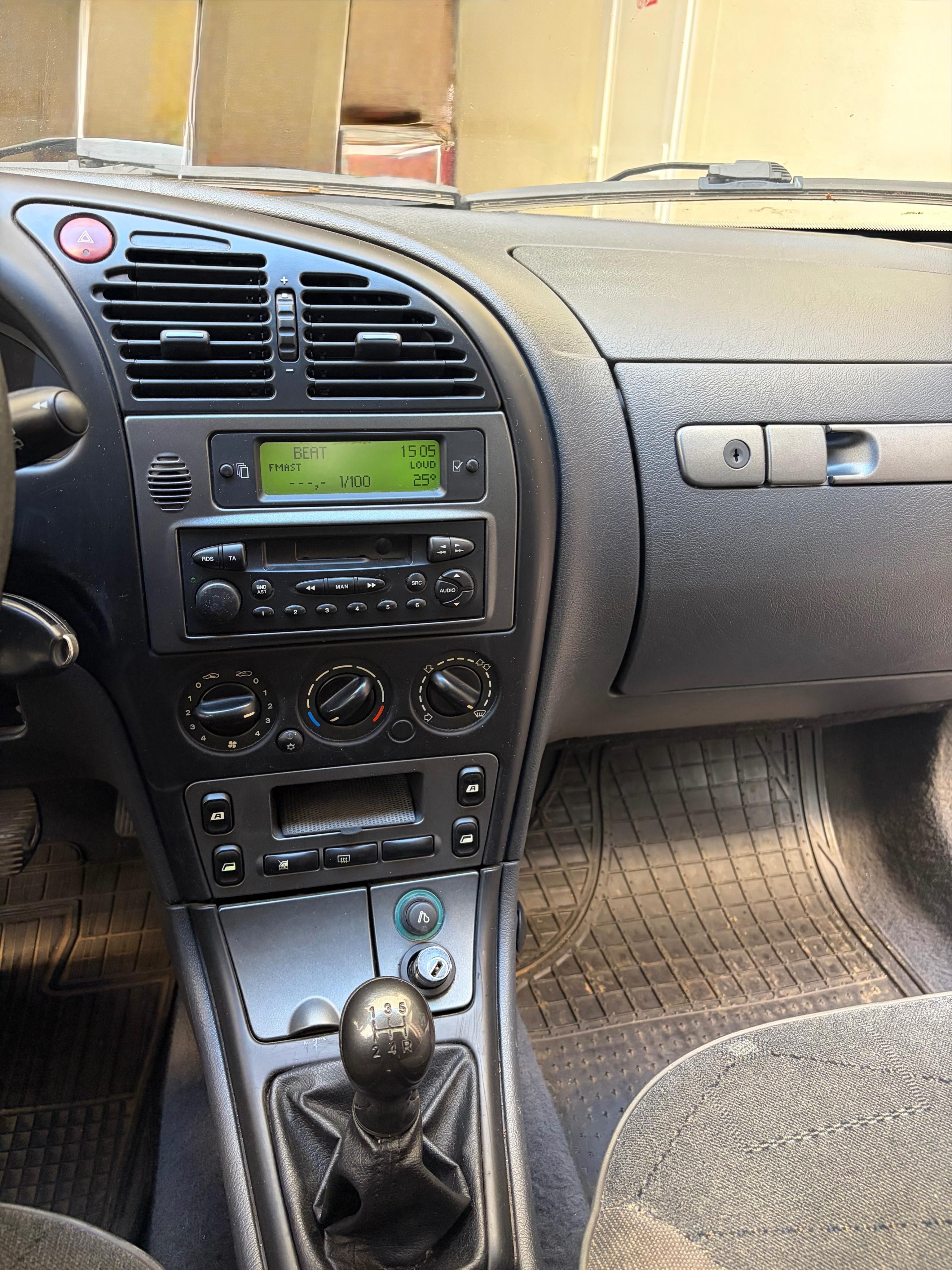 Citroën Xsara, Citroen Xsara 1,6 80kw 2005 - fotka 4