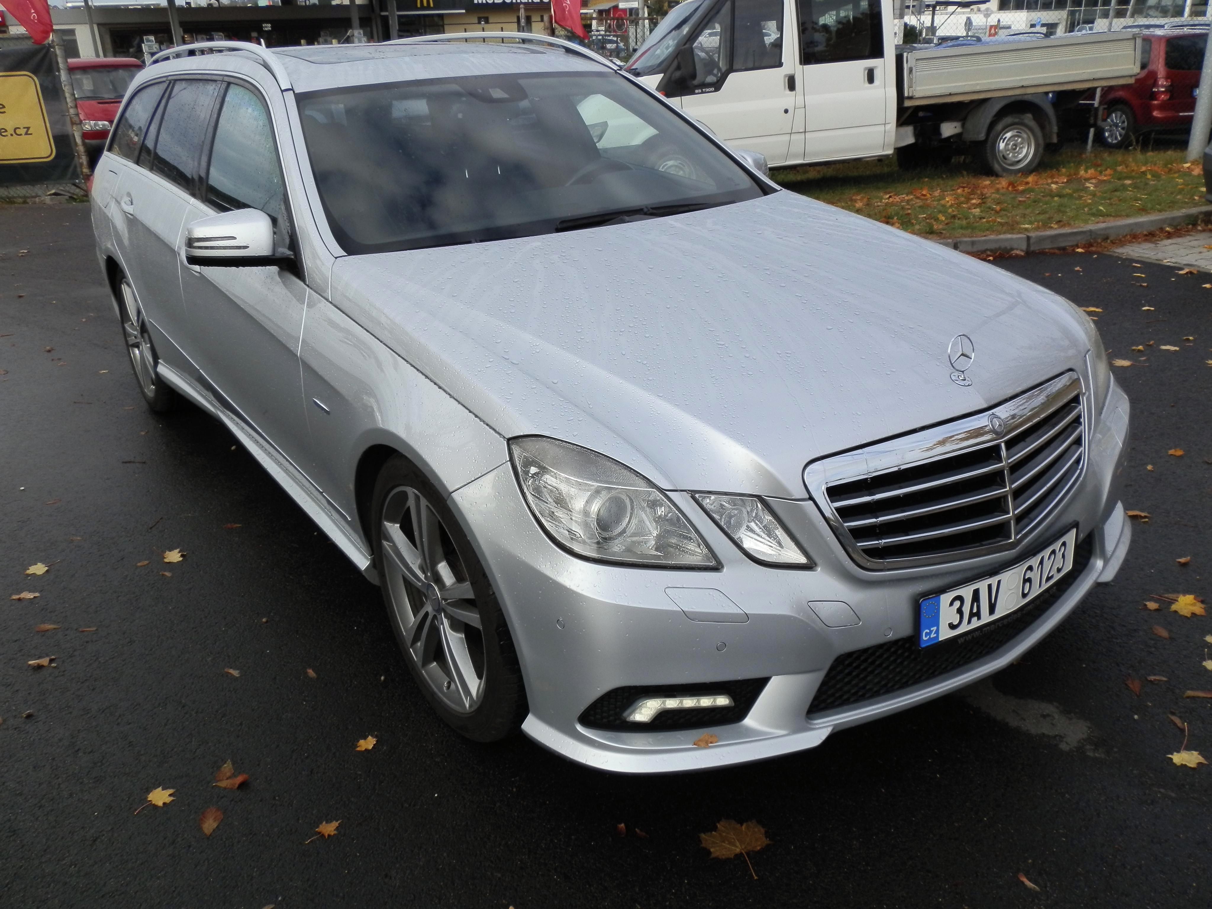 Mercedes-Benz Třídy E, 350 CGI AVANTGARDE - fotka 3
