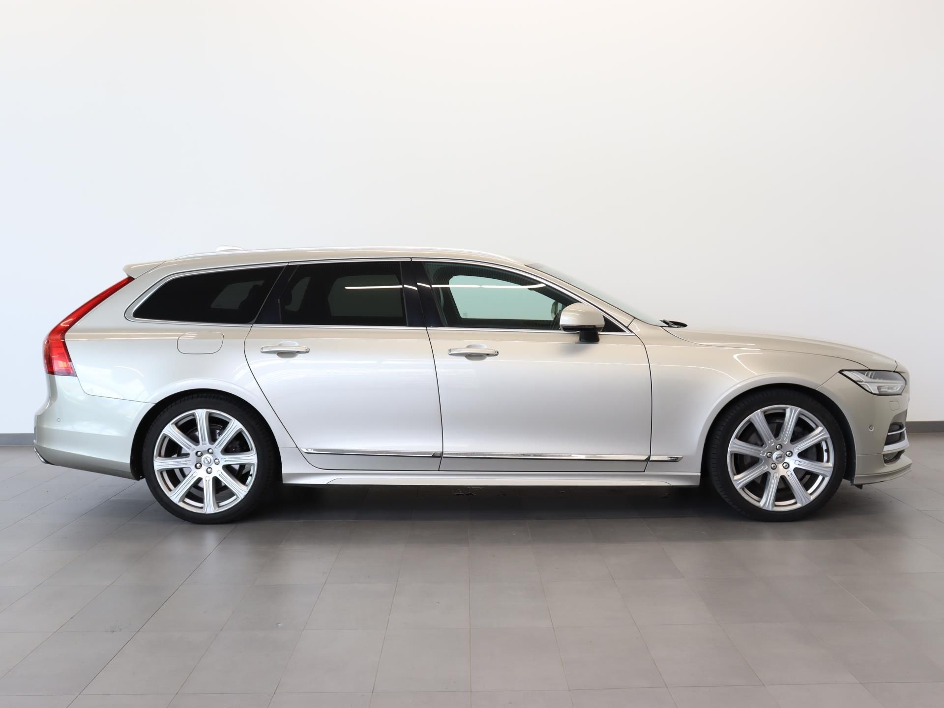 Volvo V90, D5 173kW AWD INSCRIPTION - fotka 3