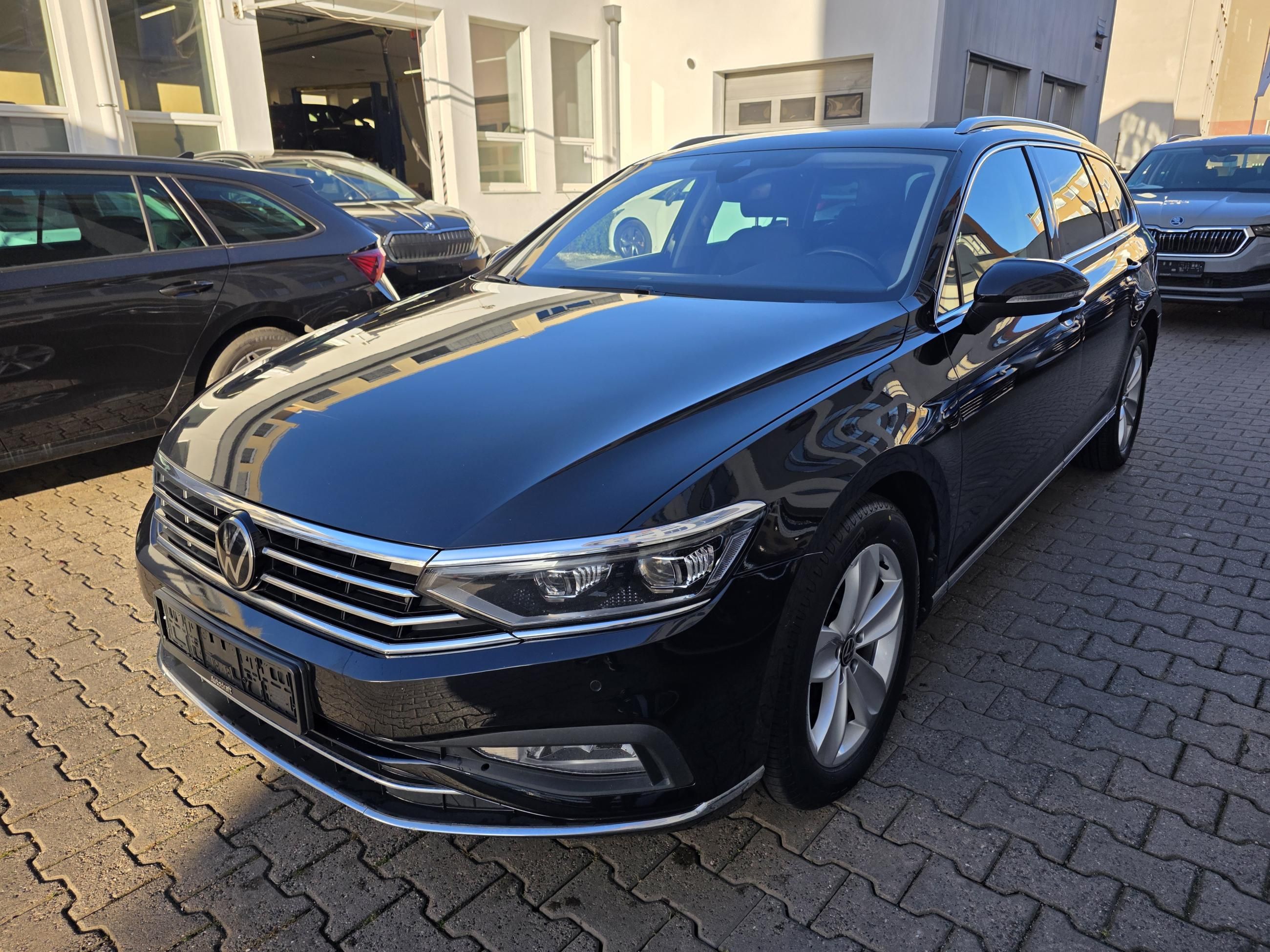 Volkswagen Passat, 2.0 TDI 110kW DSG Elegance - fotka 2
