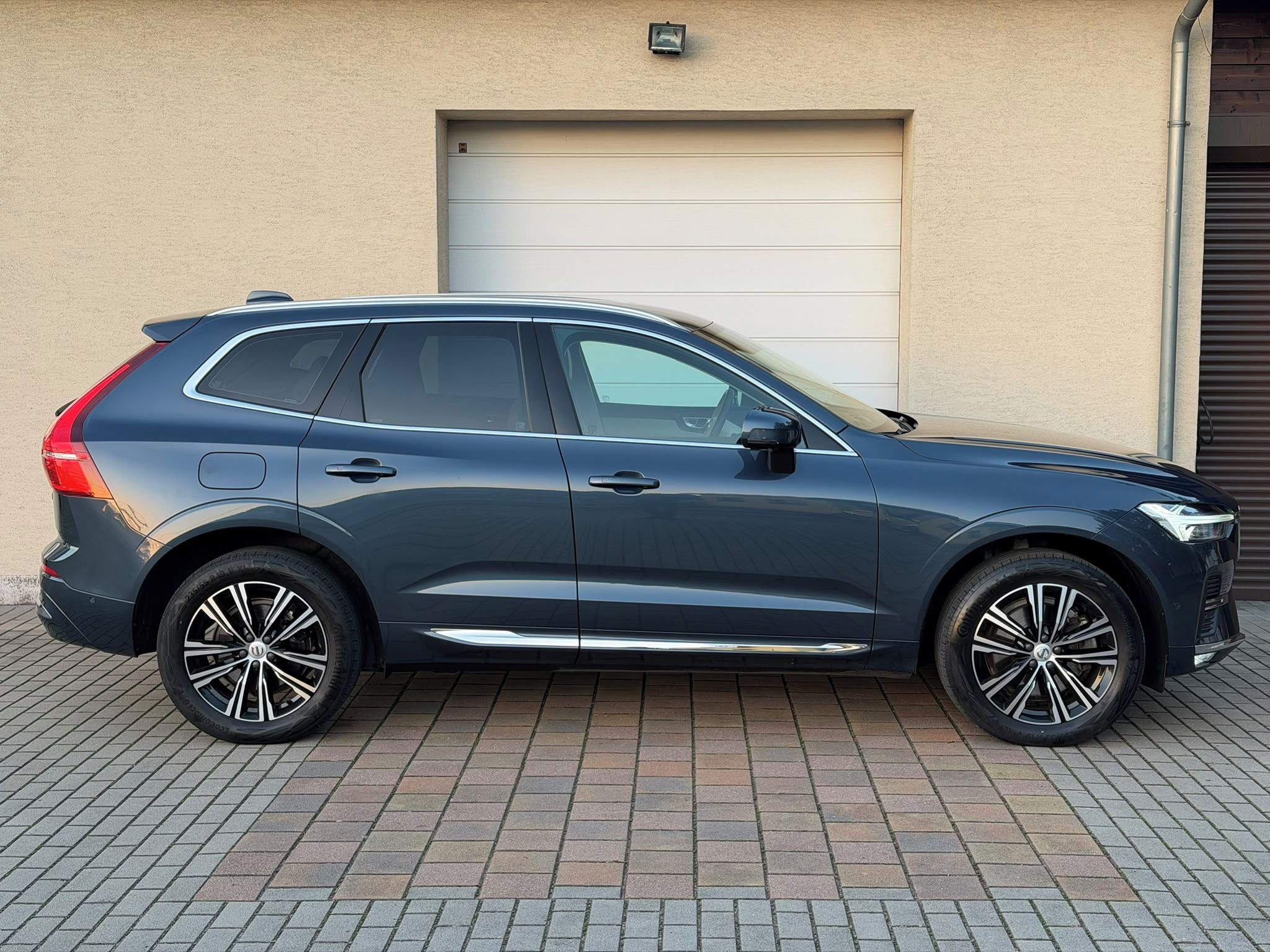Volvo XC60, B5 AWD Inscription, 1. maj. - fotka 6