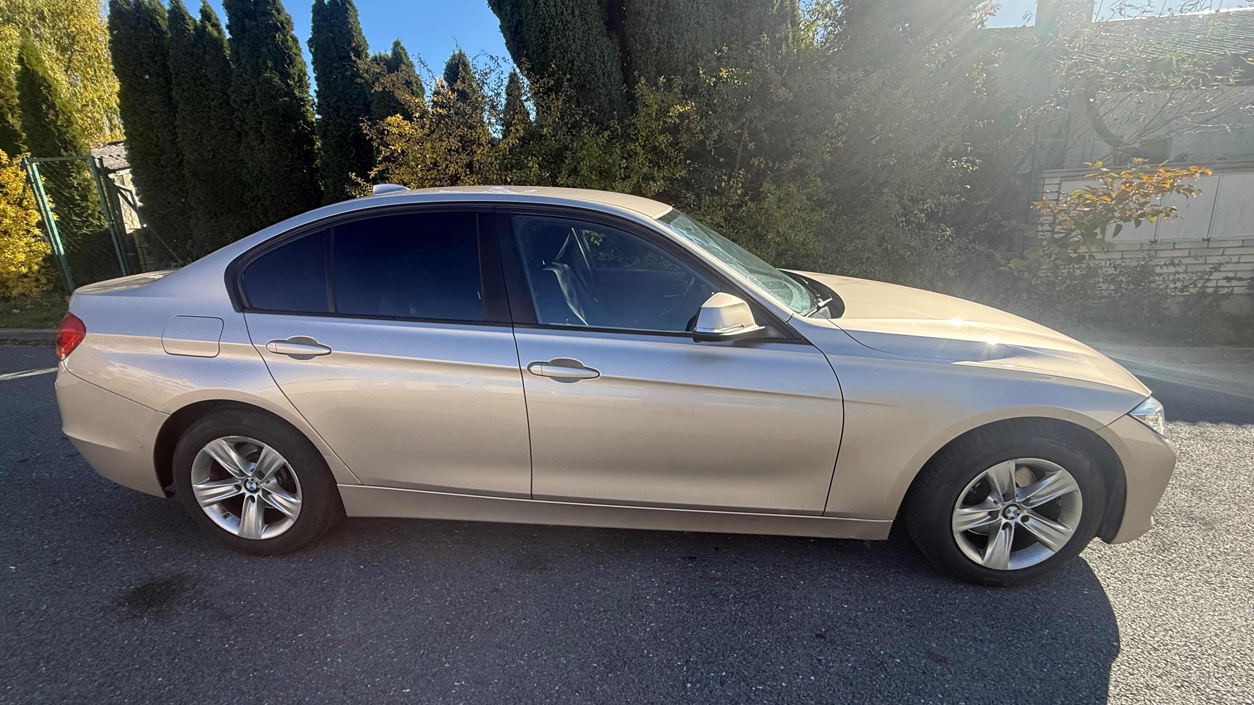 BMW Řada 3, BMW 320d xdrive - fotka 6