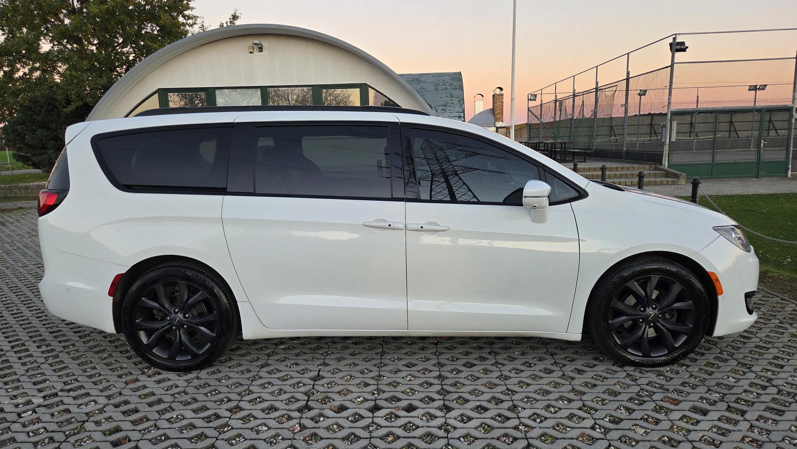 Chrysler Pacifica, 3,6L 211 kW,Limited 7 míst,LPG - fotka 5