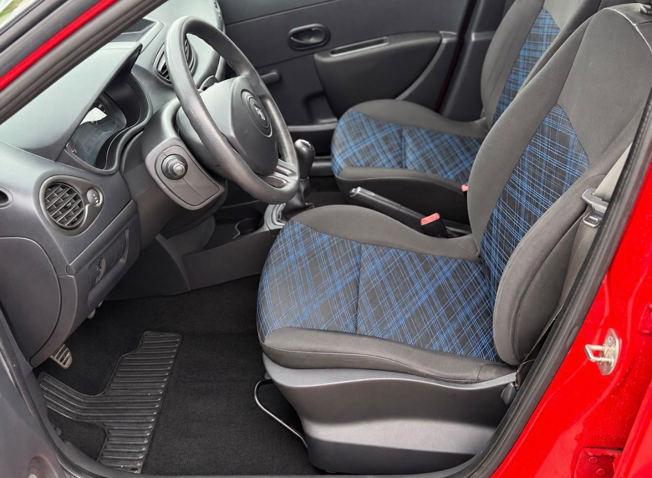 Renault Clio, 1.2 i 55 kW - fotka 6