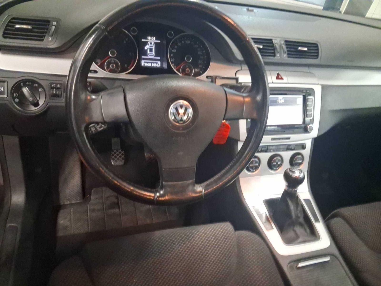 Volkswagen Passat, 2.0 TDI, Automatická klima - fotka 3