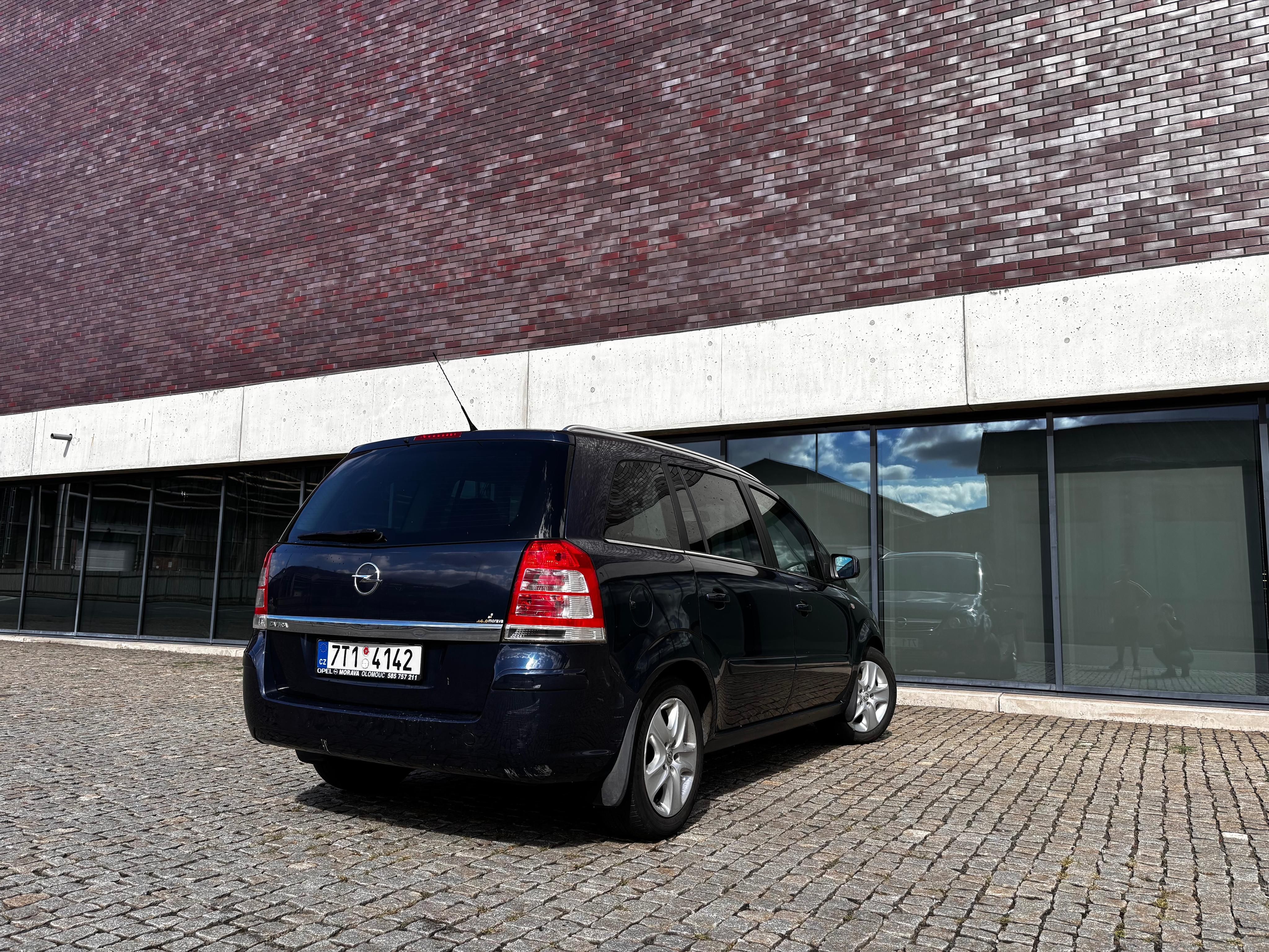 Opel Zafira, 1.6 16V 85 kW, 7 míst - fotka 5