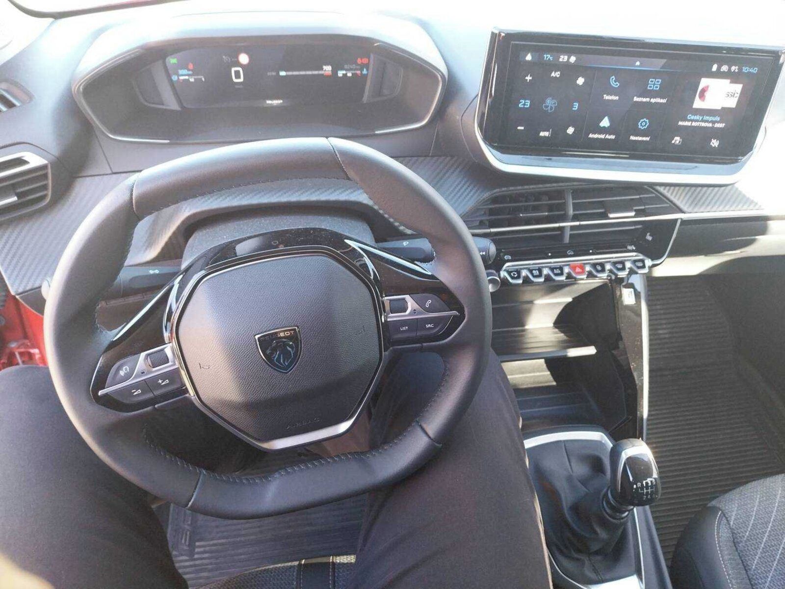 Peugeot 208, 1.2 Hybrid, Allure, ČR,1.maj - fotka 3