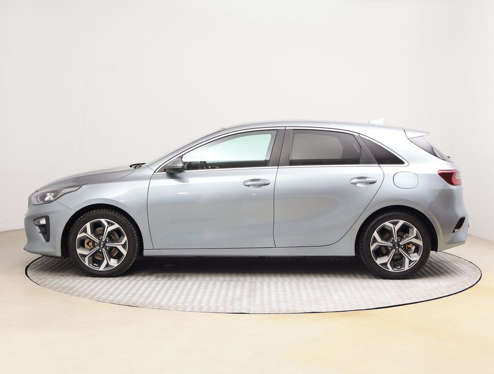 Kia Cee´d, 1.4 T-GDI, Top, Serv.kniha - fotka 3