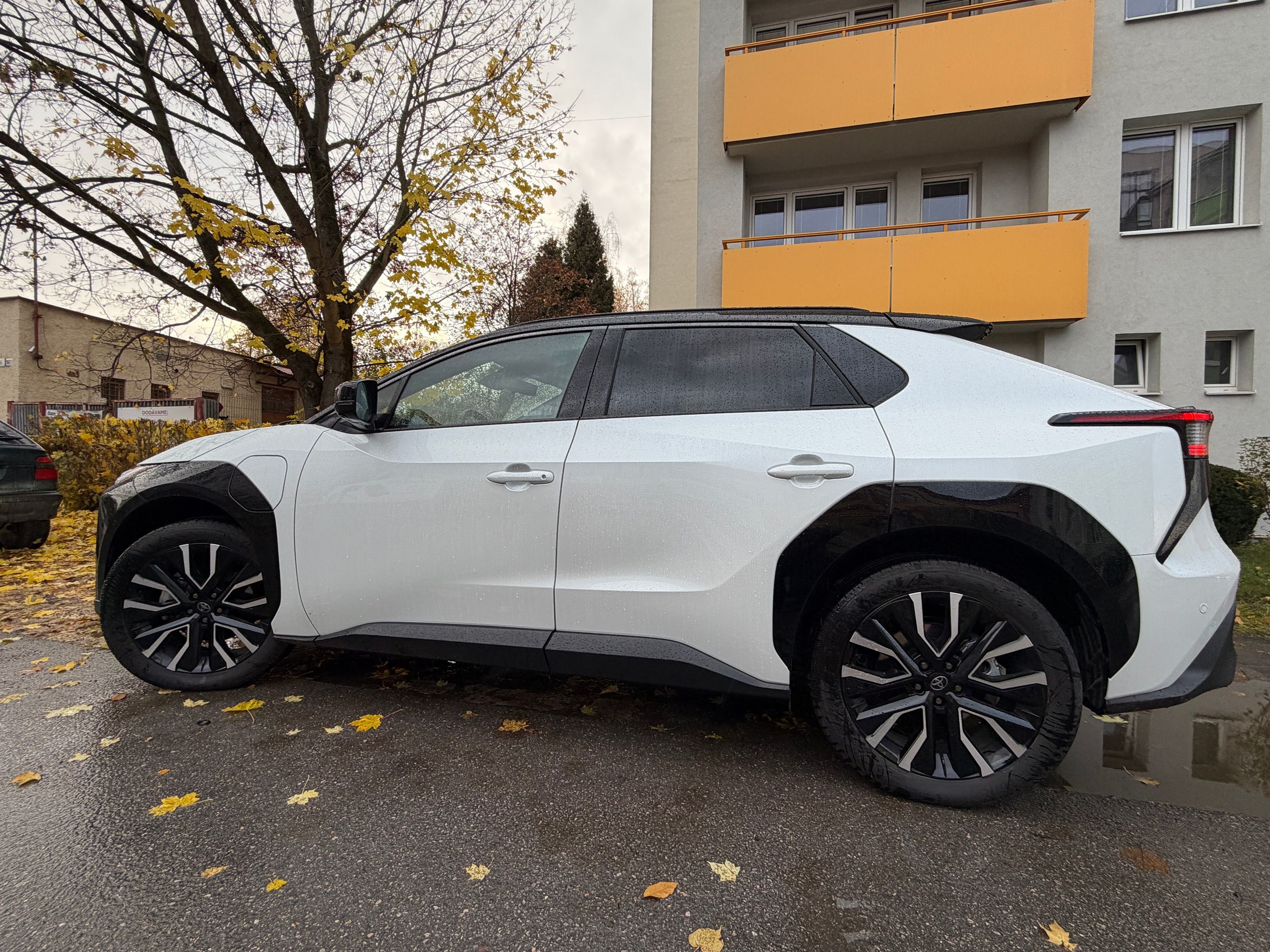 Toyota bZ4X, Executive VIP PACKET - fotka 3