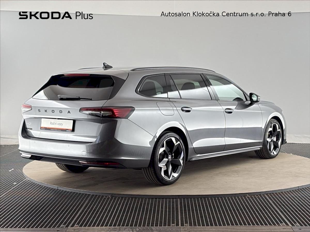 Škoda Superb, 2,0TSI/150 kW Sportline 7DSG - fotka 2