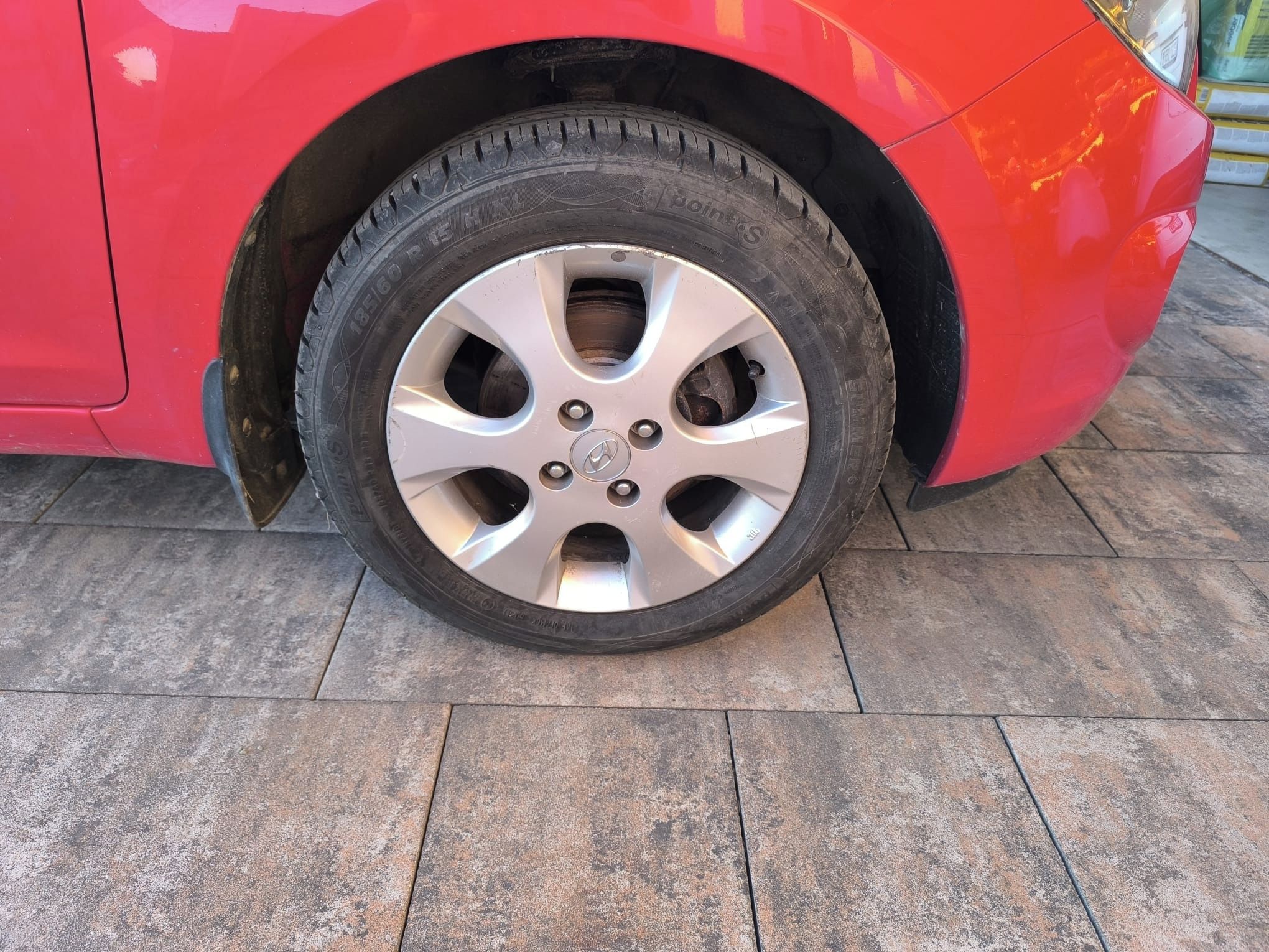 Hyundai i20, 1. majitel, zimní a letní kola - fotka 6