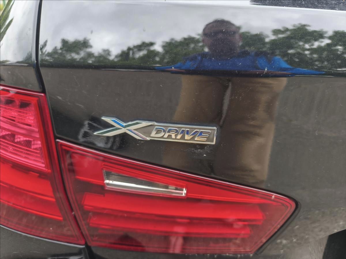 BMW Řada 5, 520d XDRIVE - fotka 6
