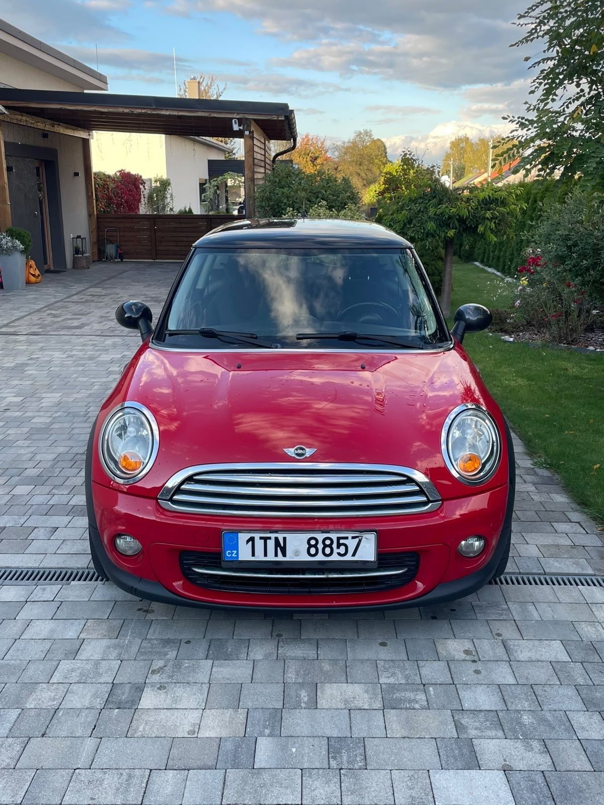 Mini Cooper, Pečlivě udržovaný Mini Cooper - fotka 3