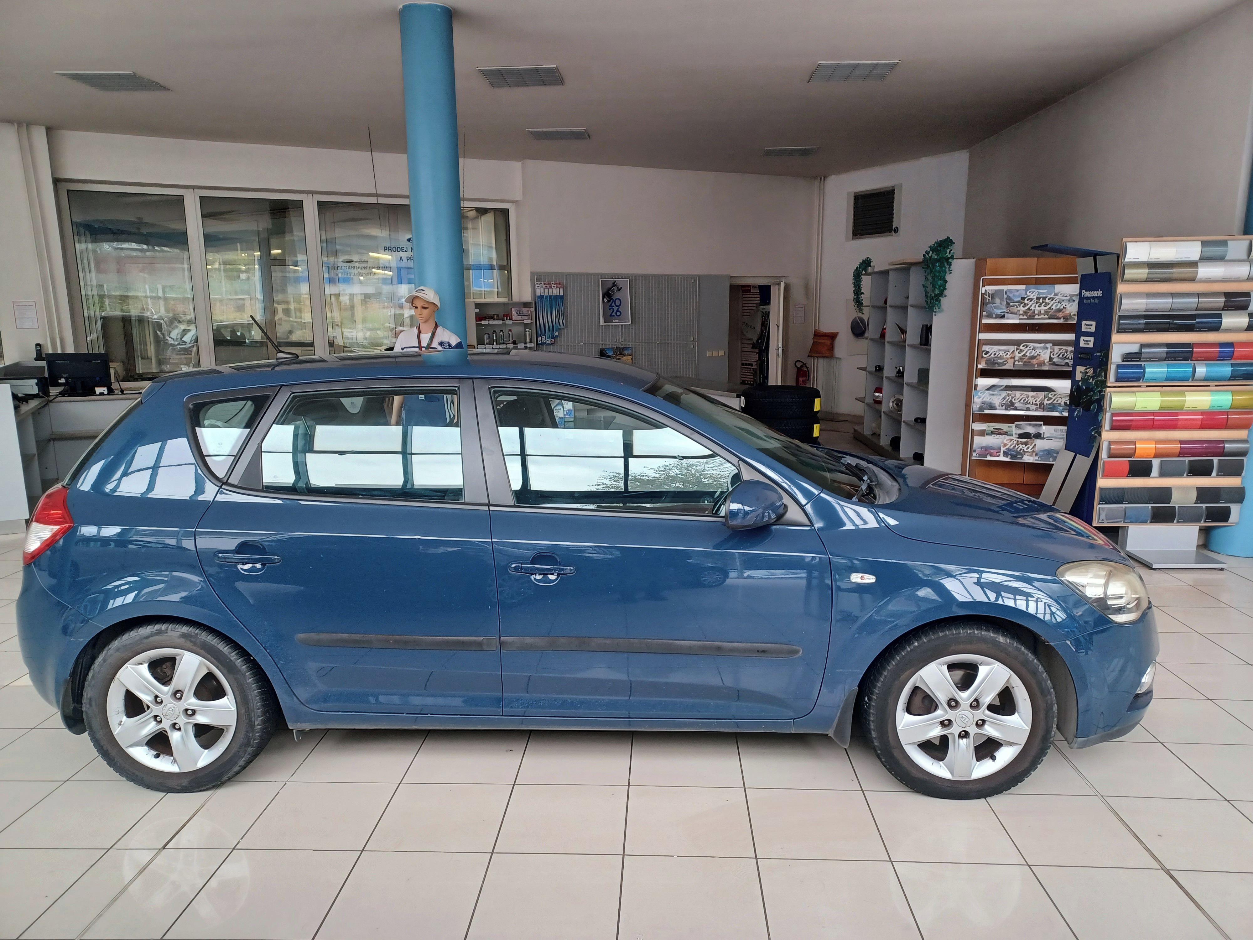 Kia Cee´d, 1majitel ,pravidelný servis - fotka 4