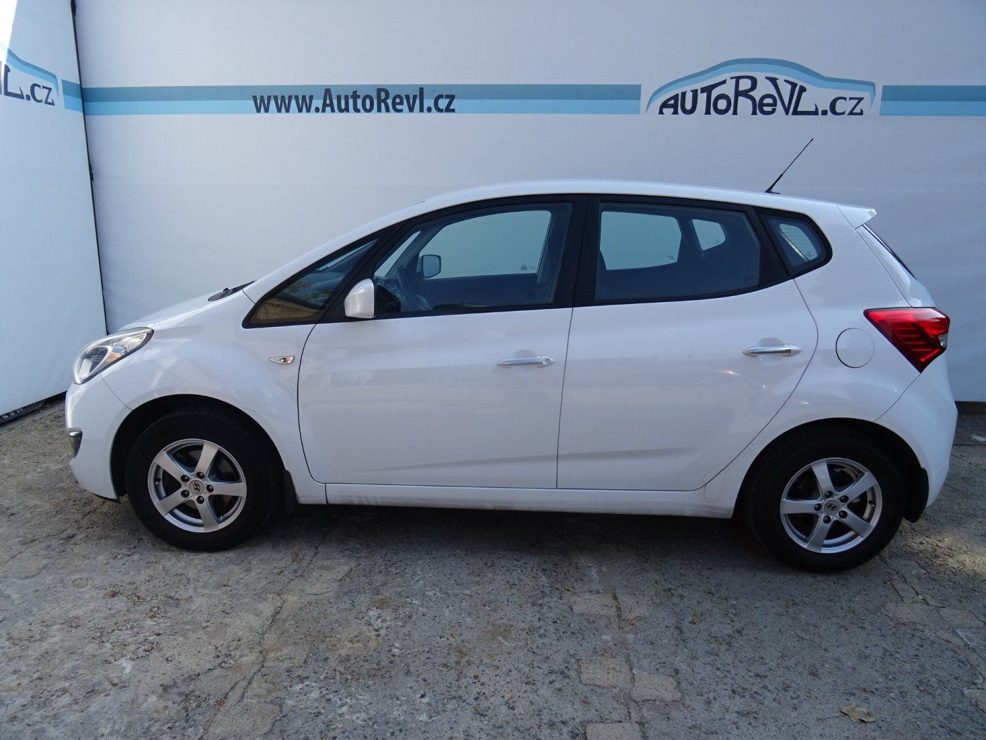 Hyundai ix20, 1.4i,66kW,1majČR,klima - fotka 6