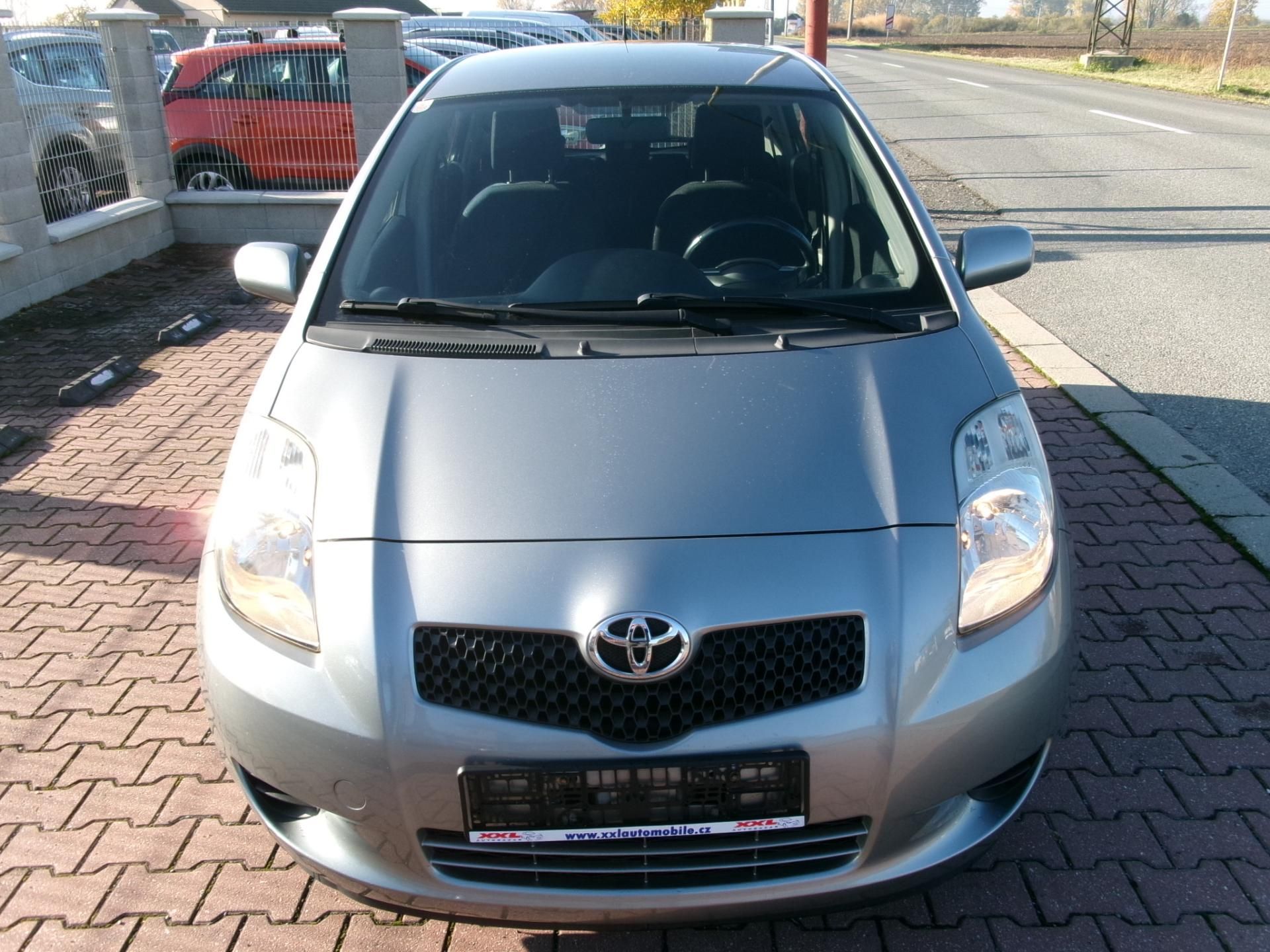 Toyota Yaris, 1,0i KLIMA - fotka 4