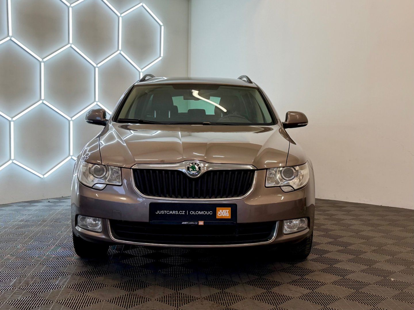 Škoda Superb, 2.0TDi, 125kW, 4x4, ČR - fotka 2